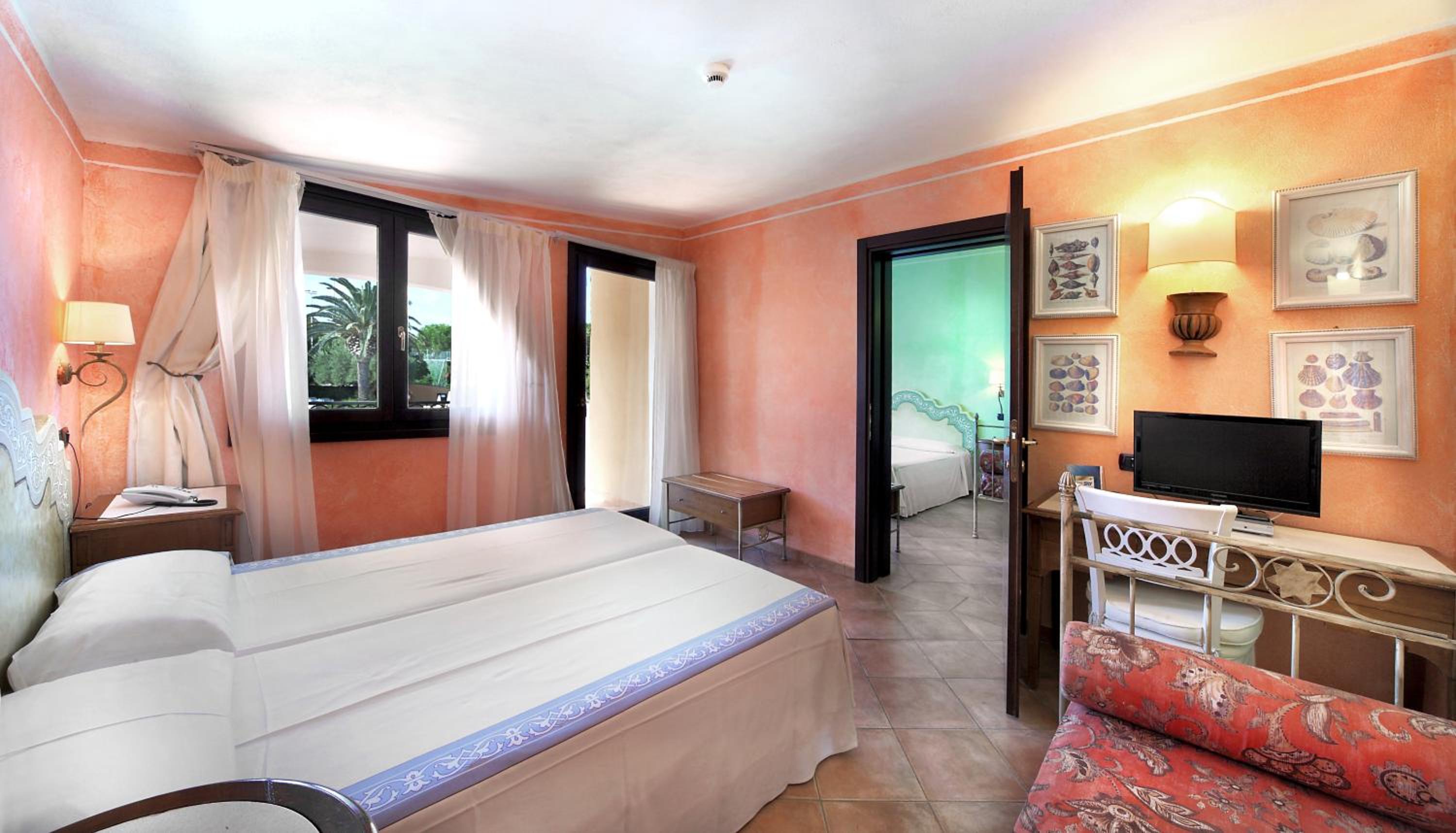 Quadruple Room (2 Adults + 2 Children) photo 2