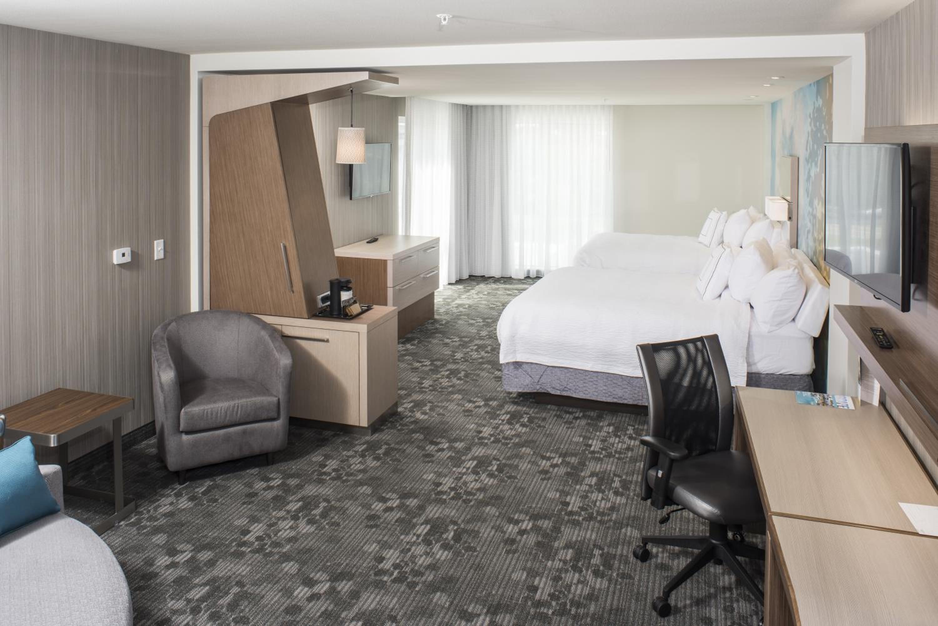 Suite, 2 Queen, Sofa bed