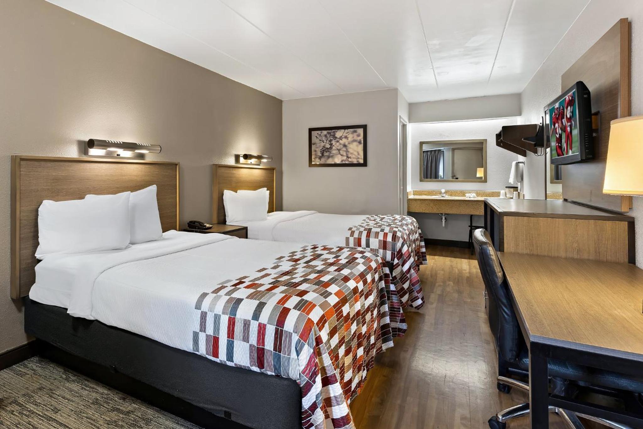 Deluxe Room with Two Double Beds Smoke Free photo 1