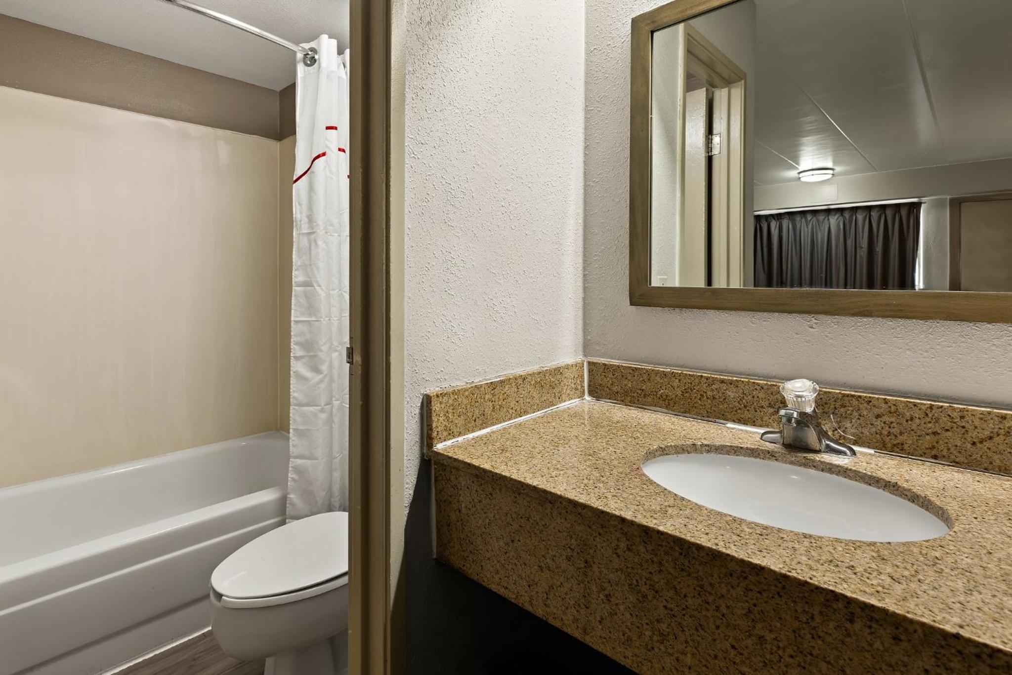 Deluxe Room with Two Double Beds Smoke Free photo 2