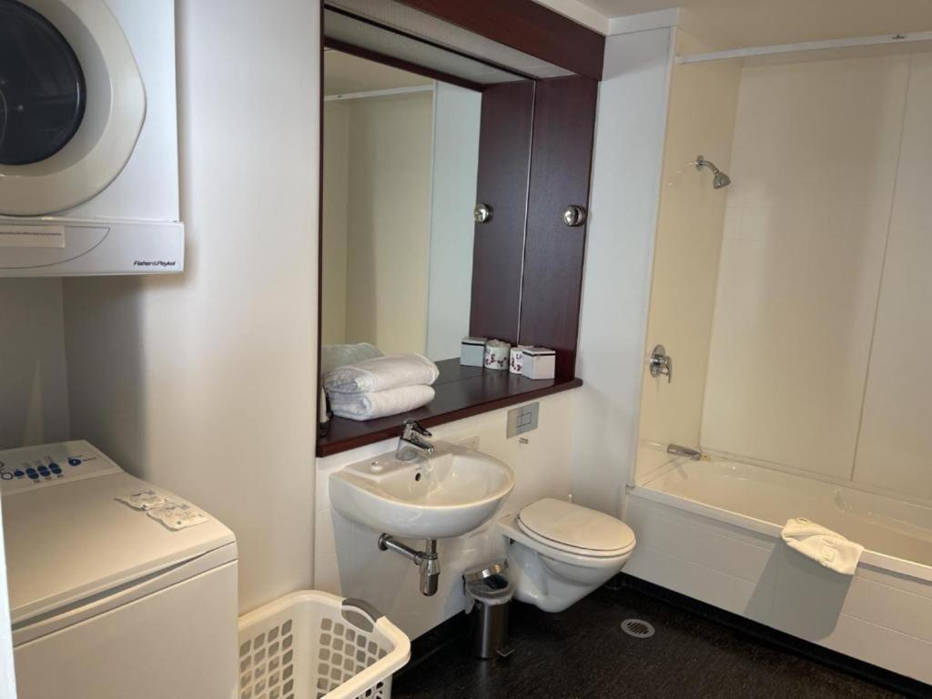 One-Bedroom Apartment - Photo 5