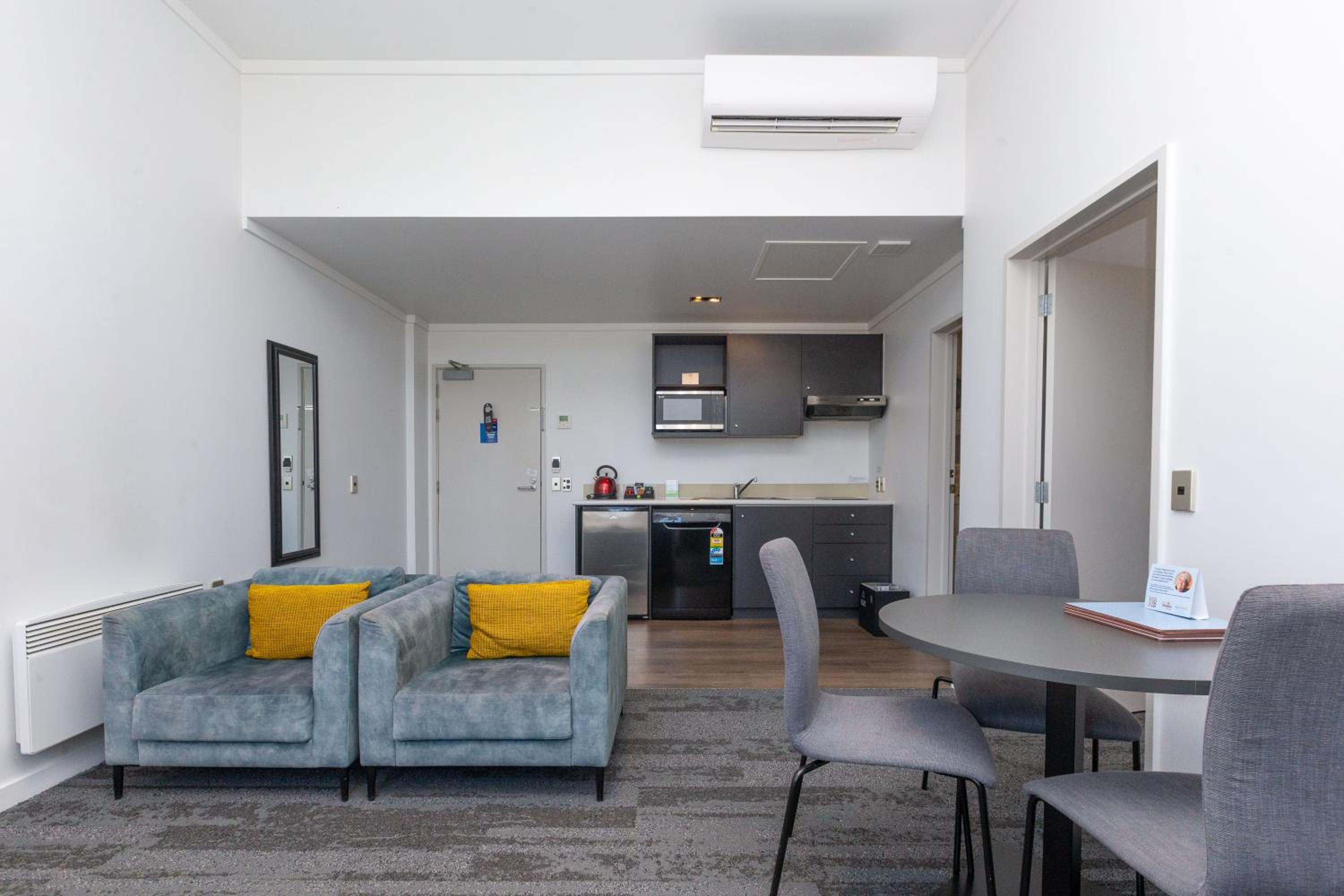 One-Bedroom Apartment - Photo 7
