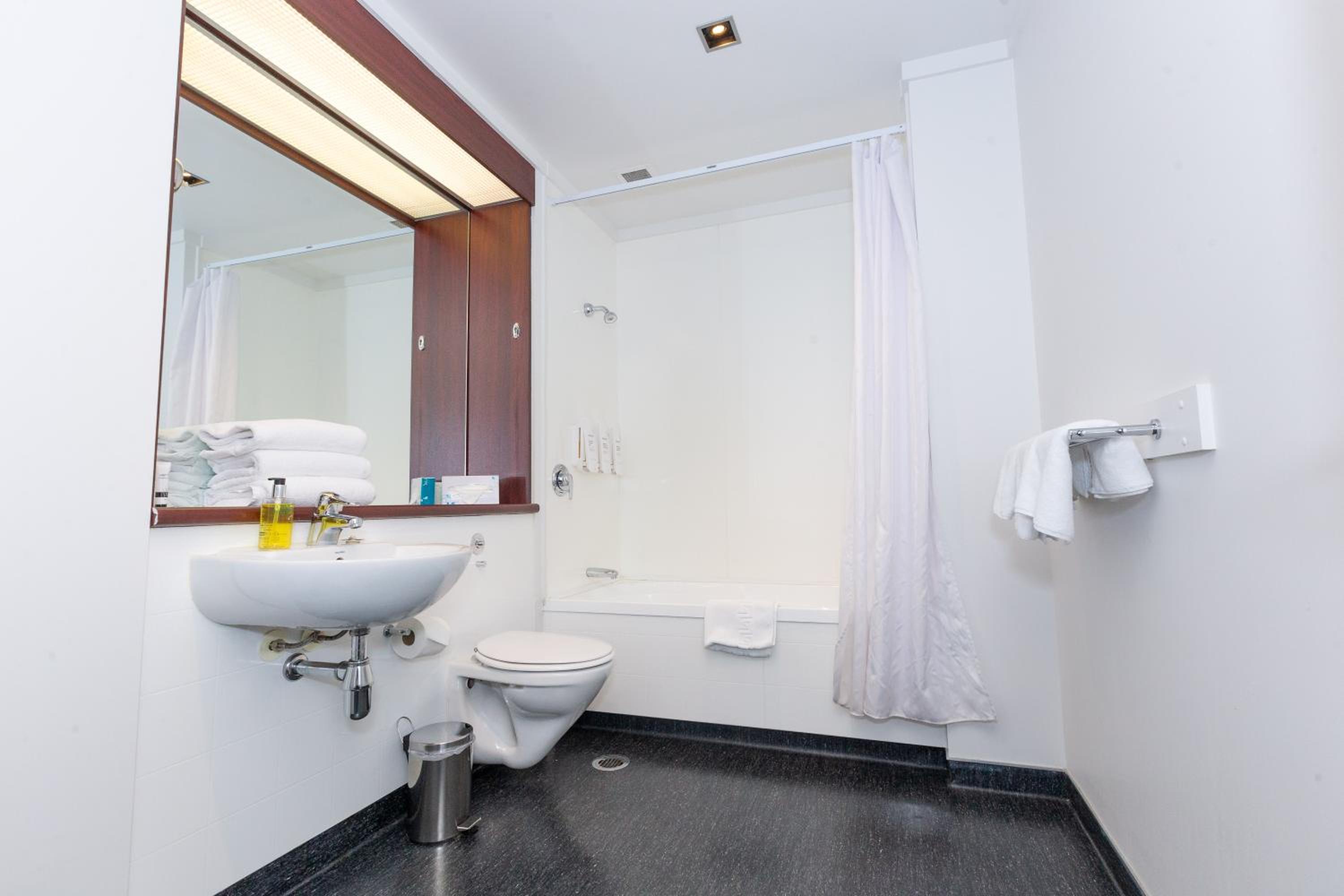 One-Bedroom Apartment - Photo 6