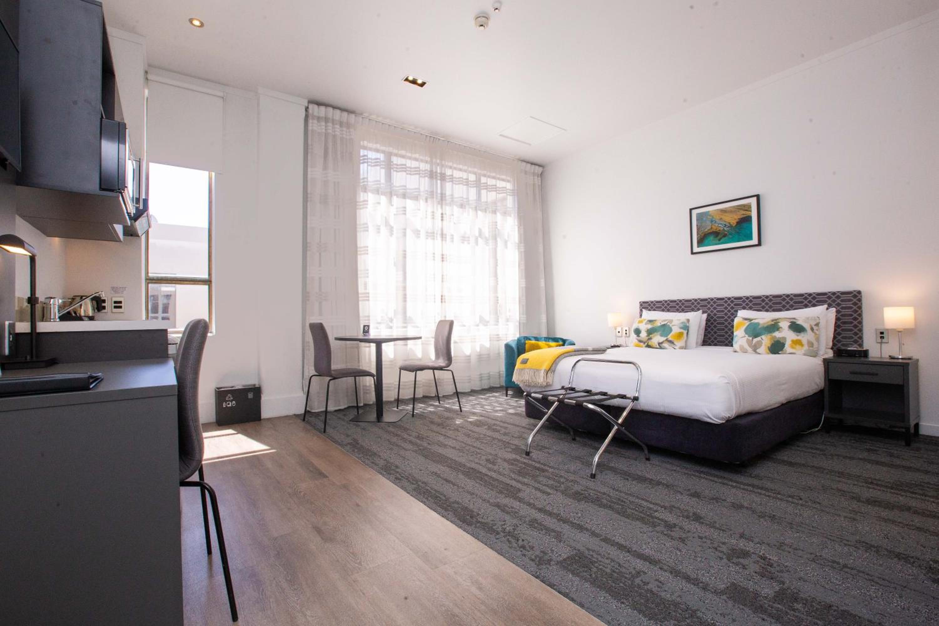 Studio Apartment - Photo 1