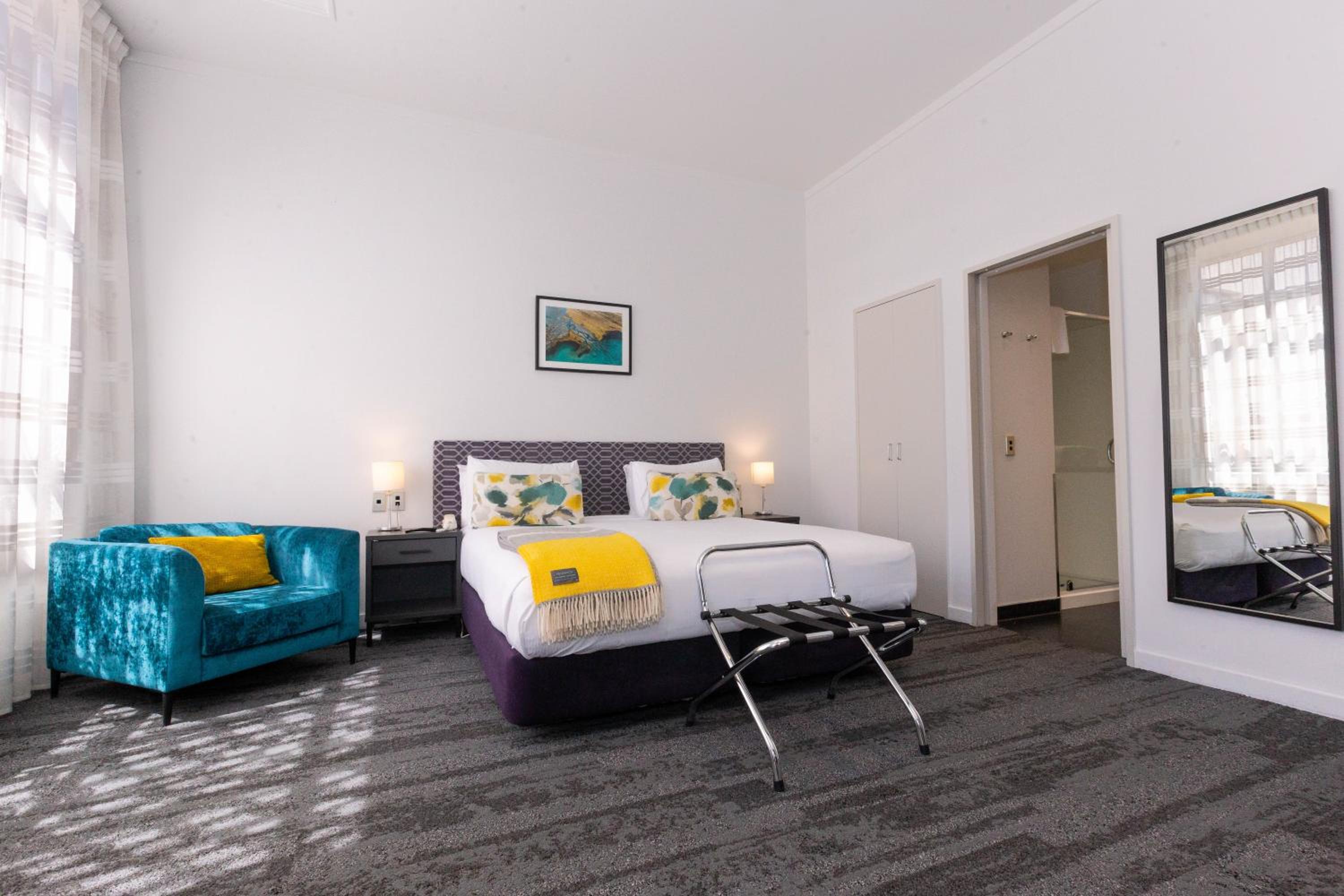 Studio Apartment - Photo 2