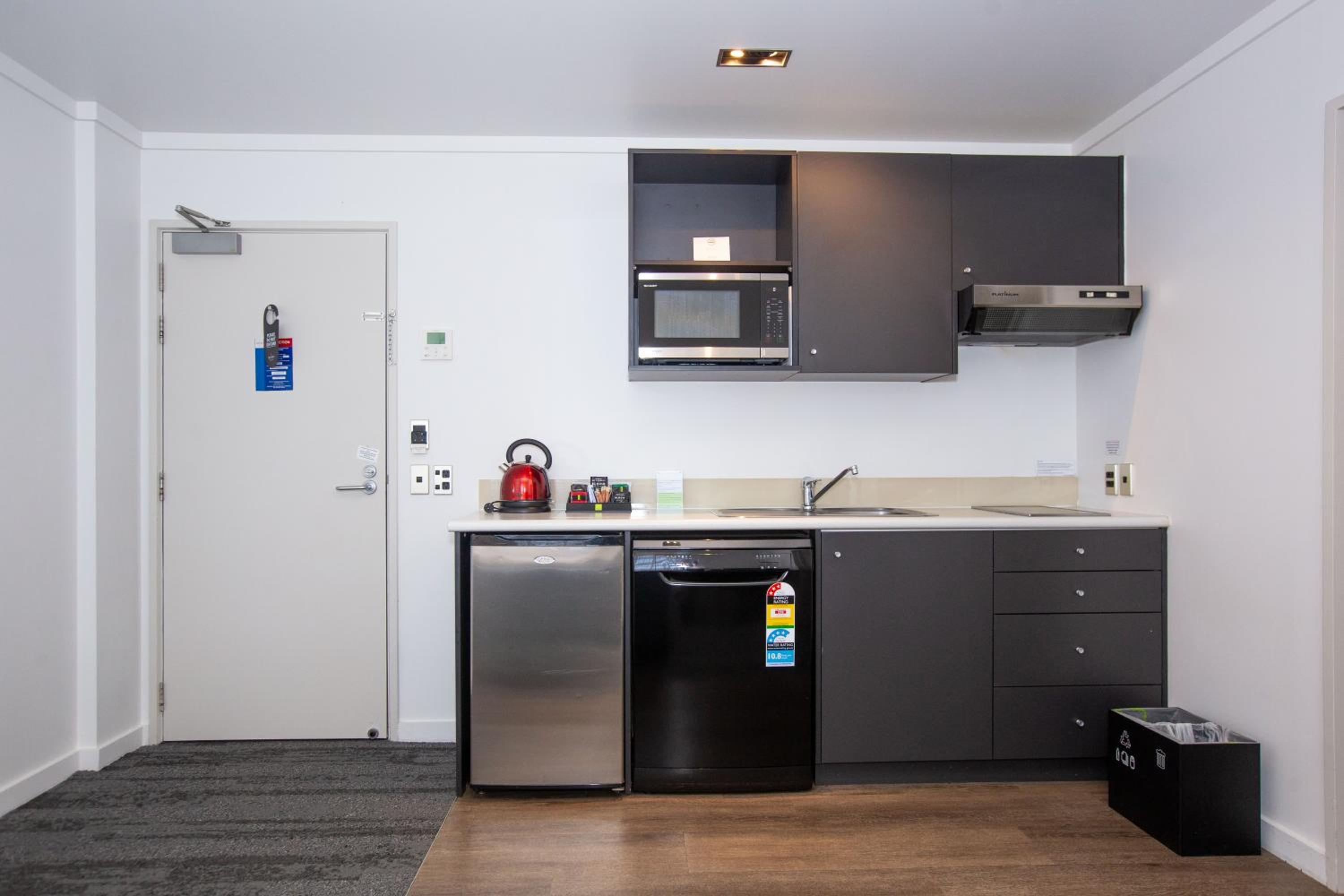 One-Bedroom Apartment - Photo 4