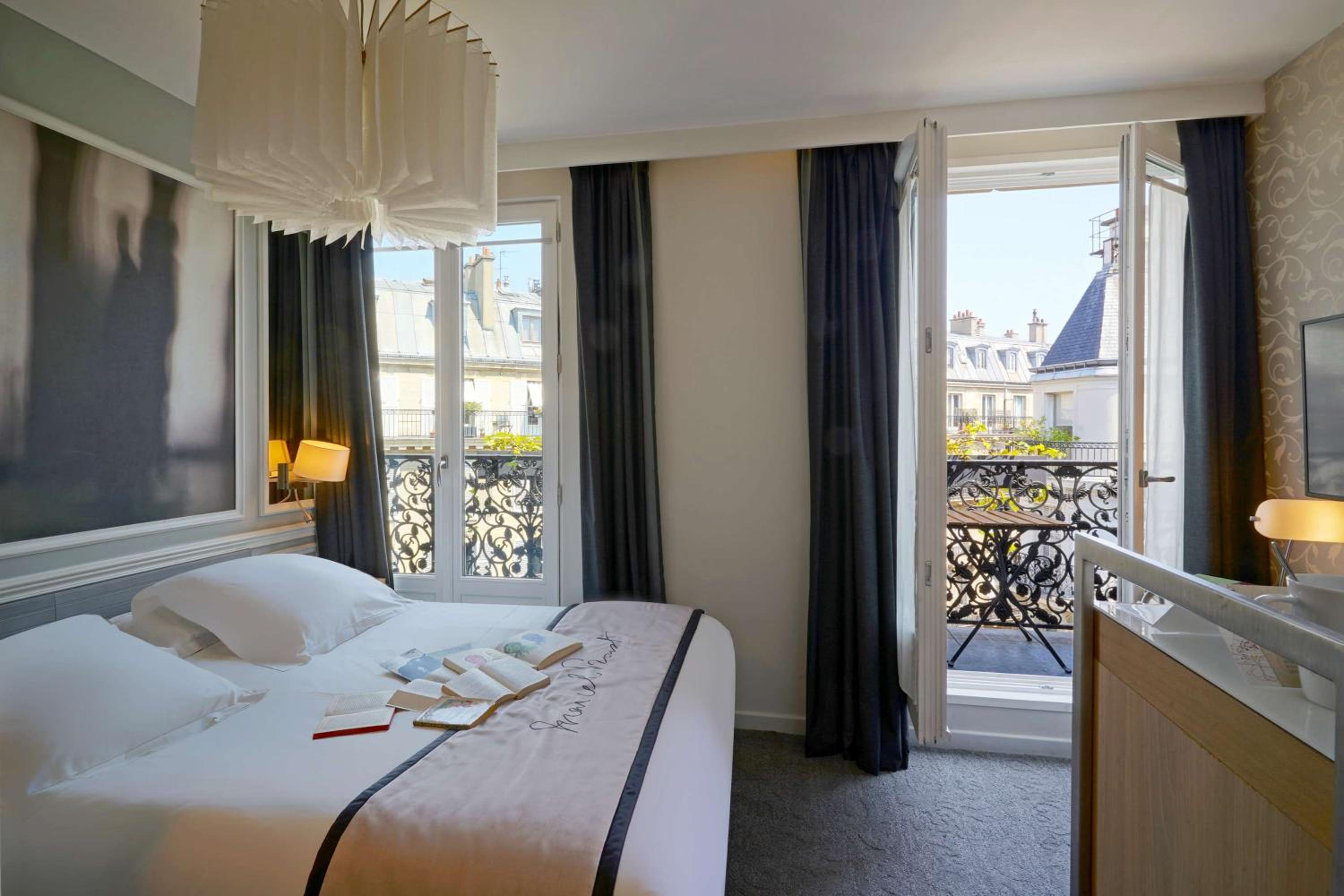 Superior Queen Room with Balcony - Non-Smoking