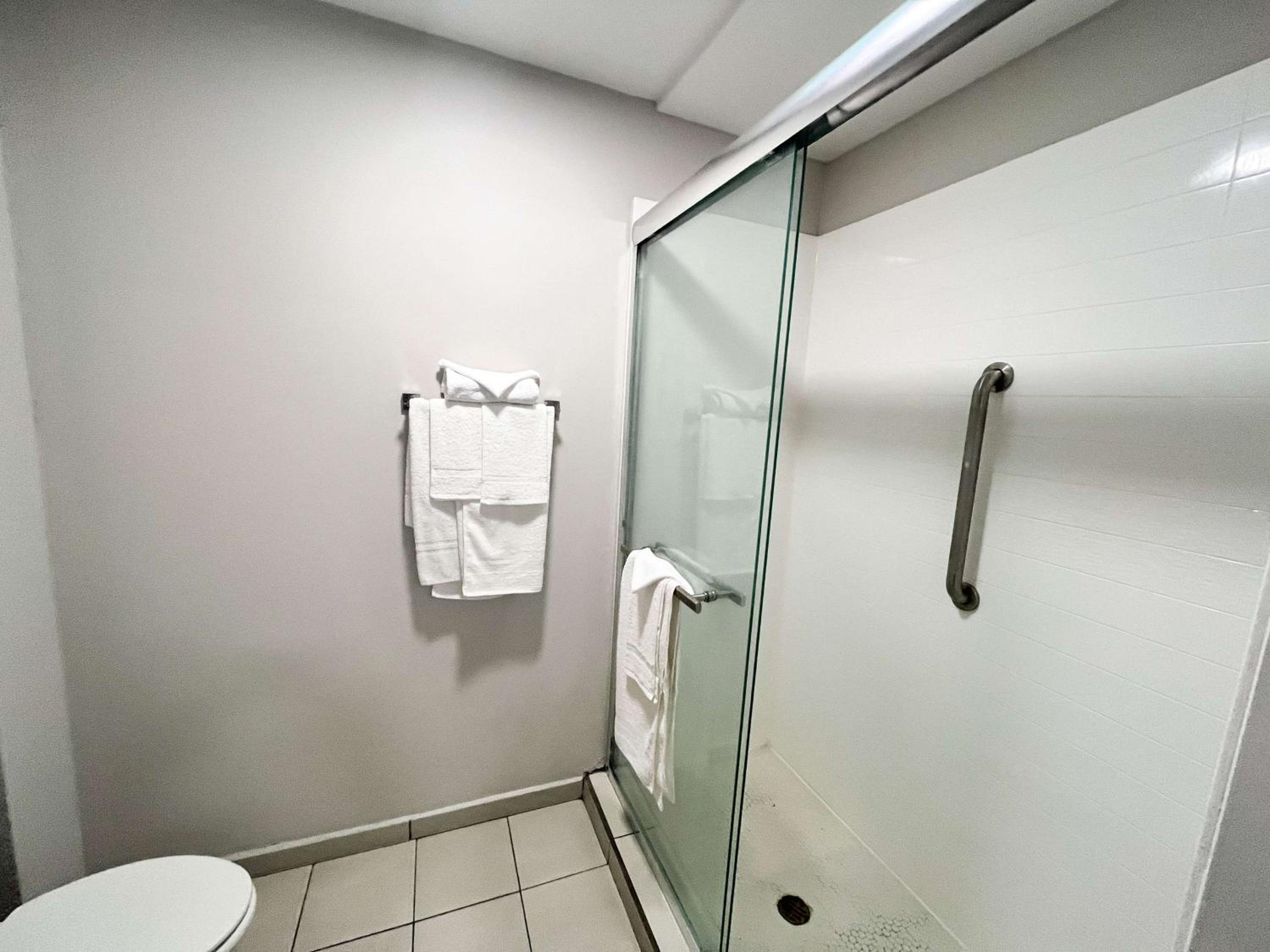 King Room - Non-Smoking - Photo 2