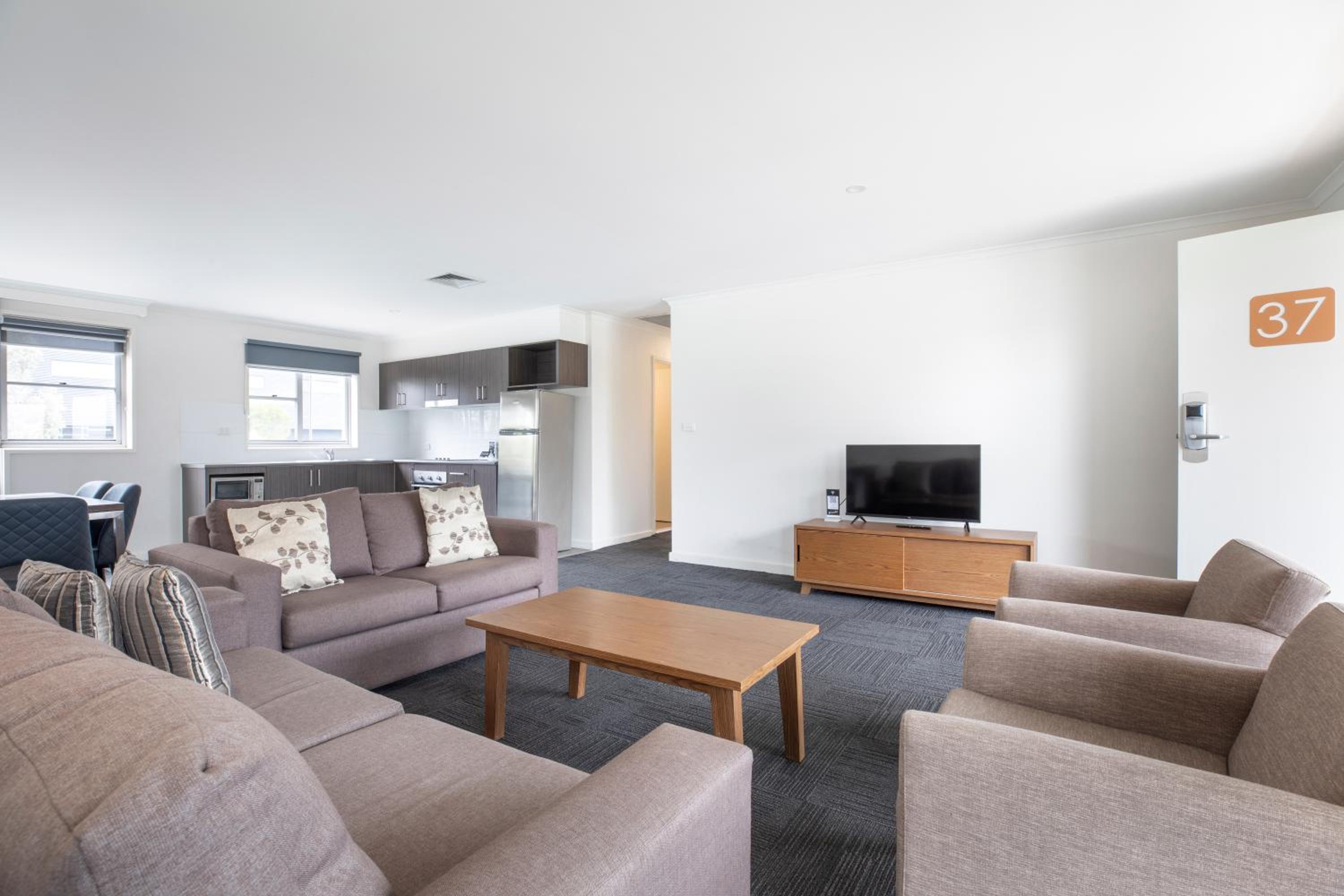 Two-Bedroom Suite - Photo 3