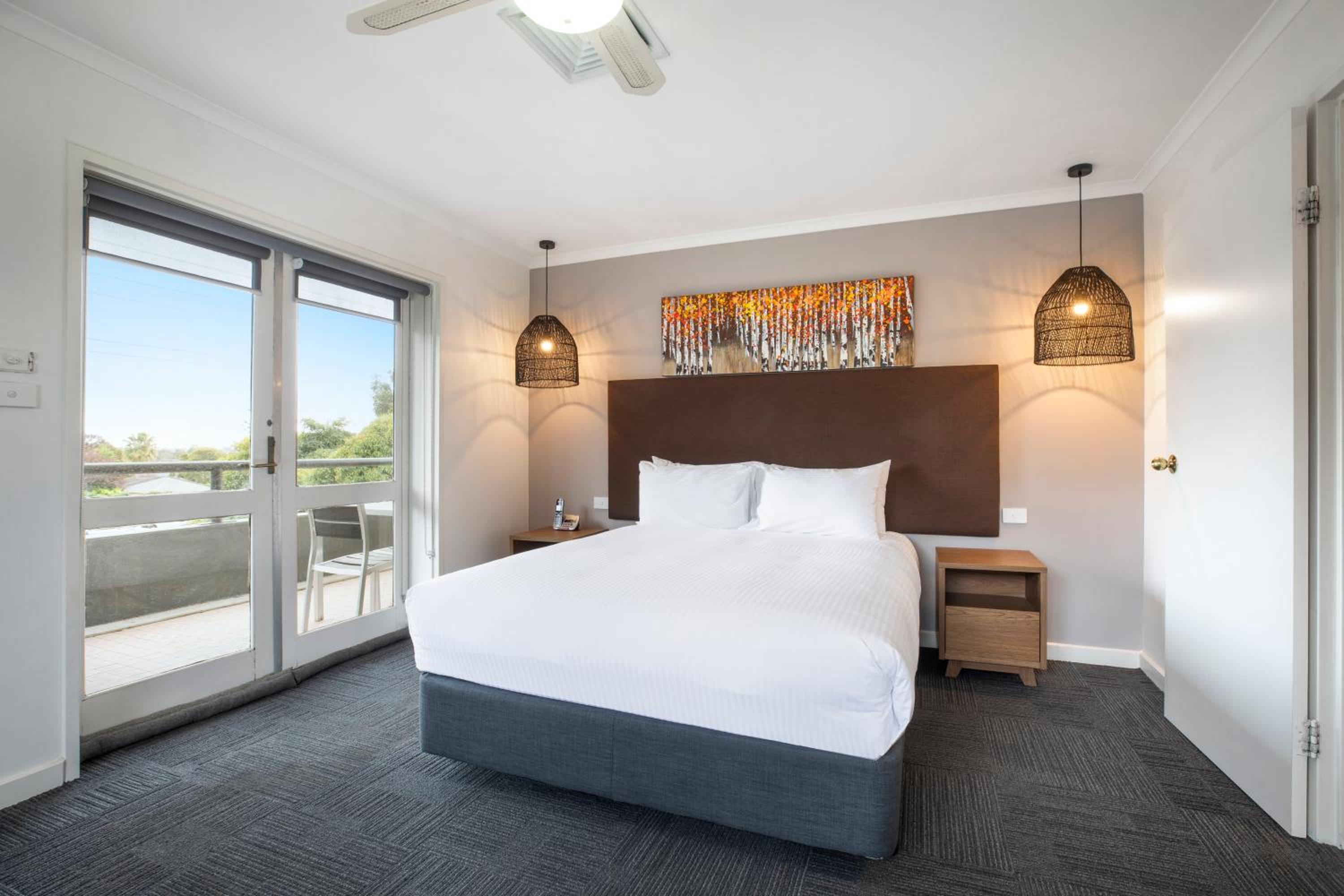 Two-Bedroom Suite - Photo 2