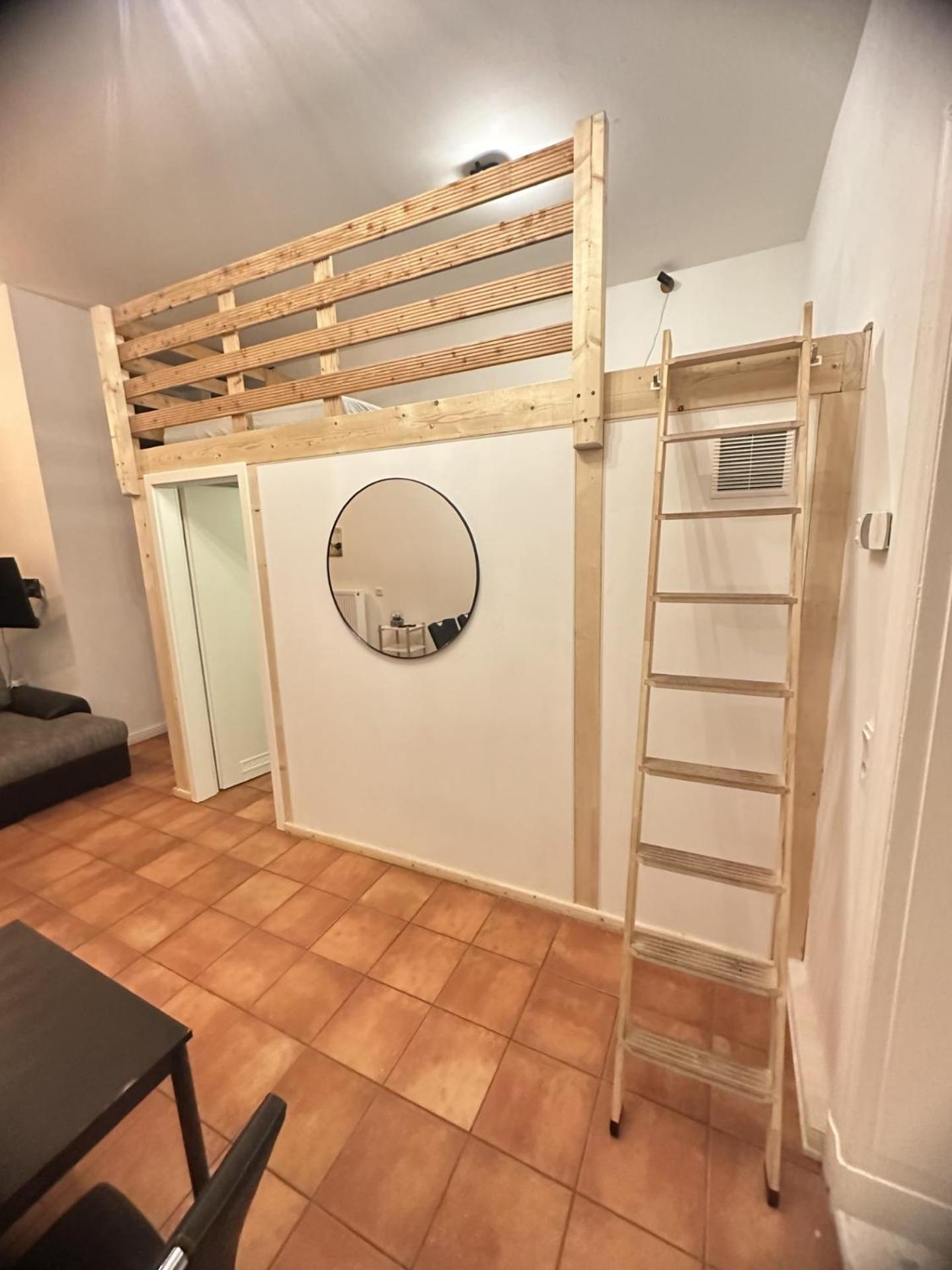 One-Bedroom Apartment photo 3