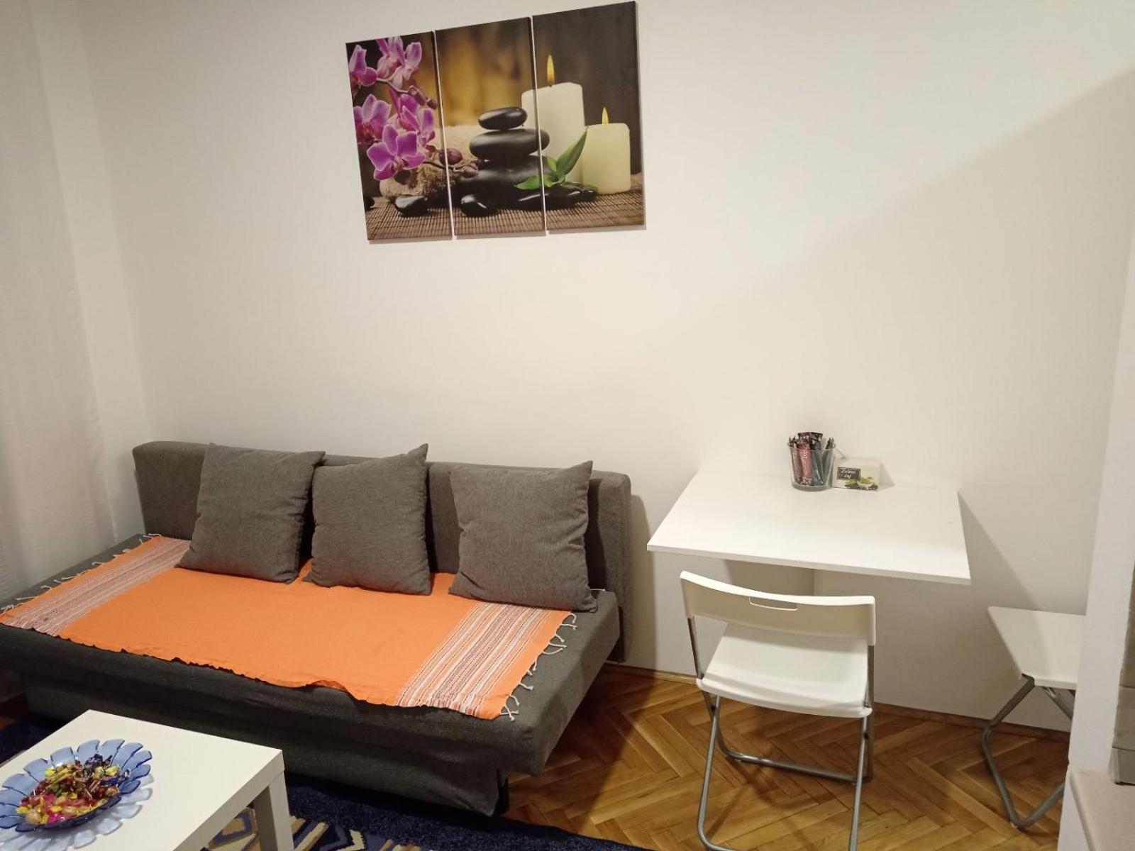 One-Bedroom Apartment photo 1