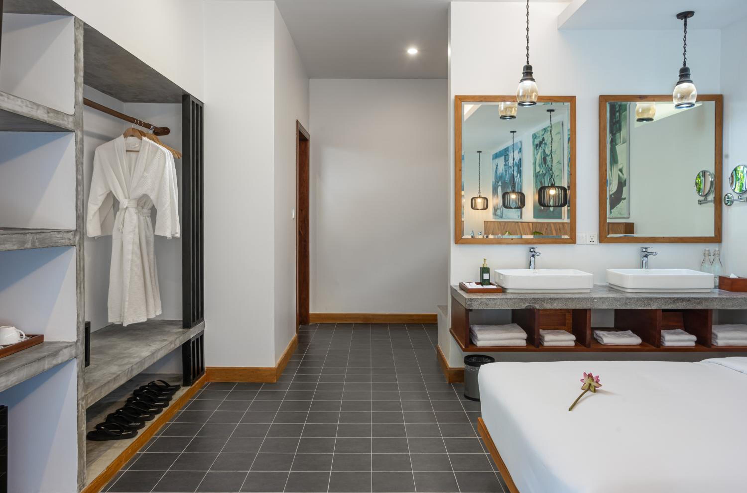 Deluxe Triple Room with Pool View  - Photo 2