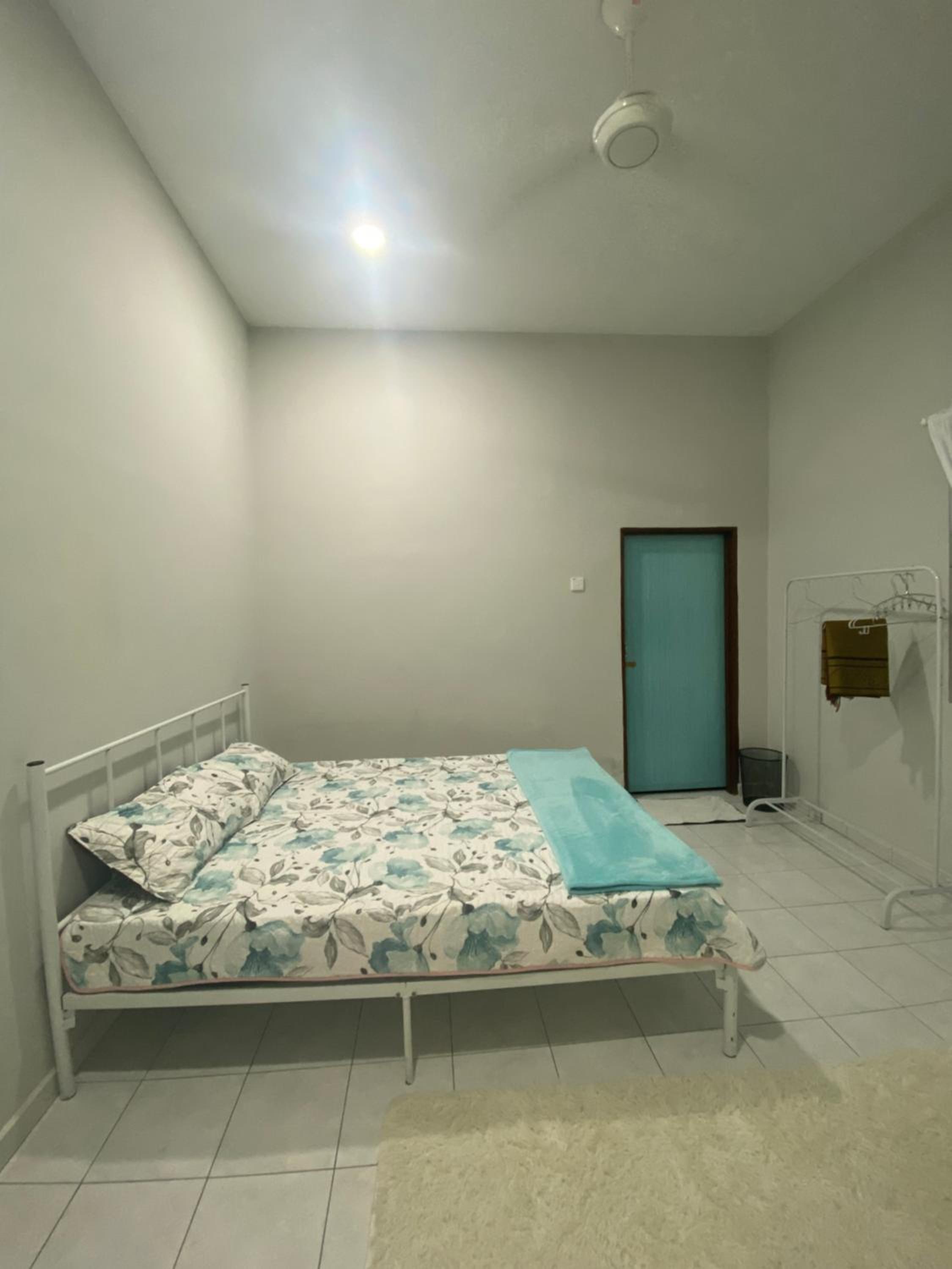 Three-Bedroom House photo 3