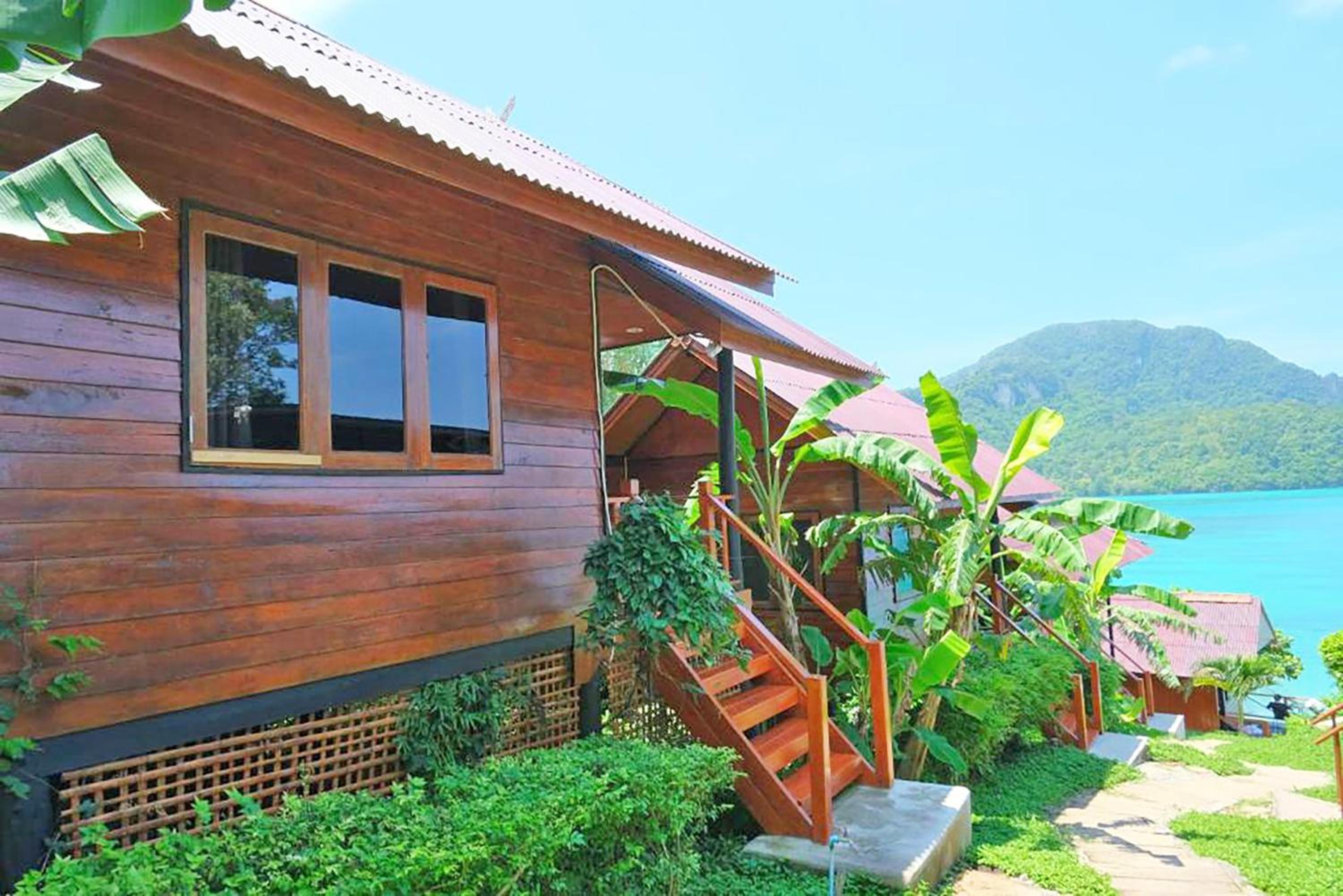 Bungalow with Sea View photo 2