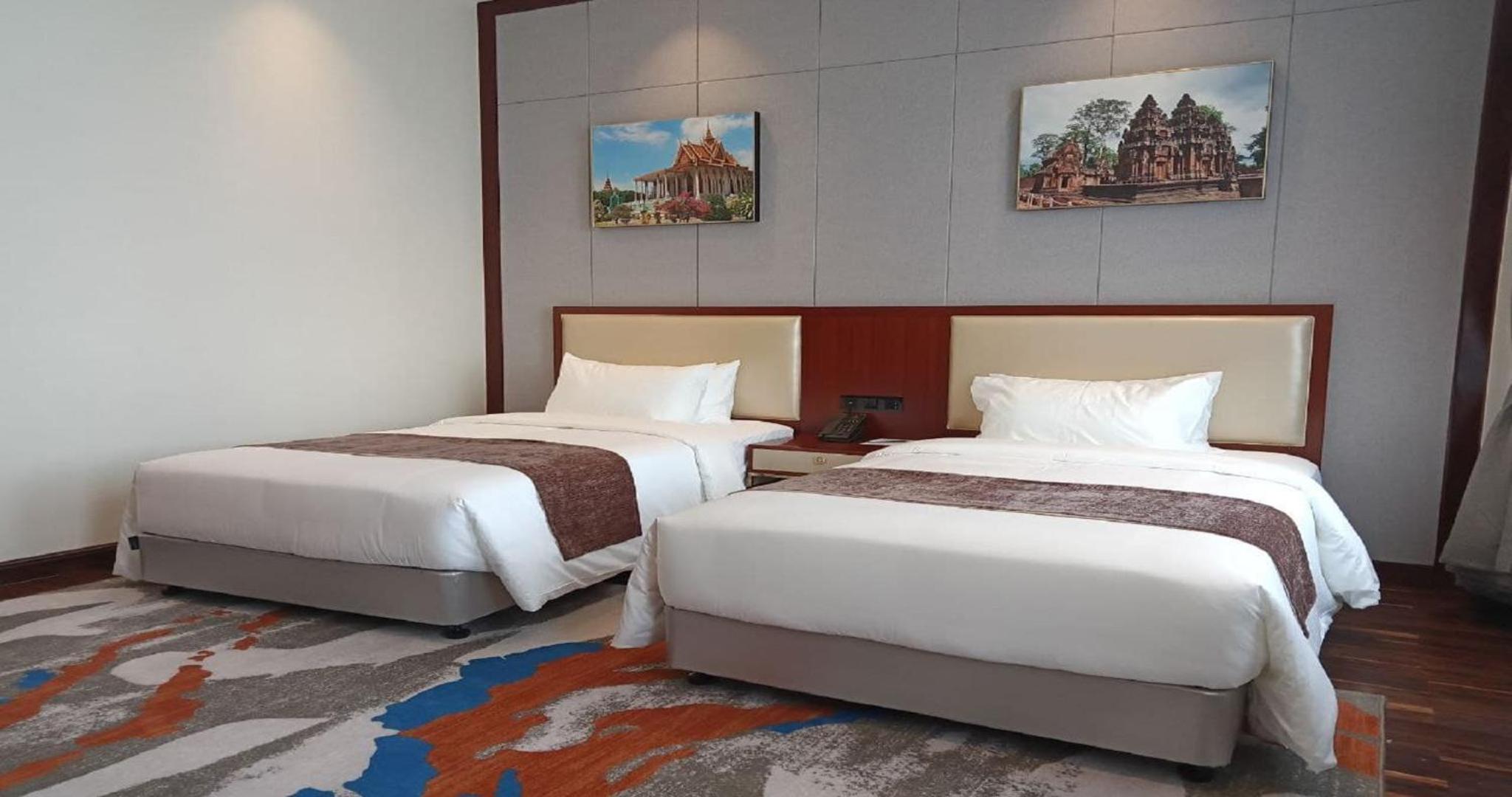 Deluxe Twin Room with City View - Photo 5