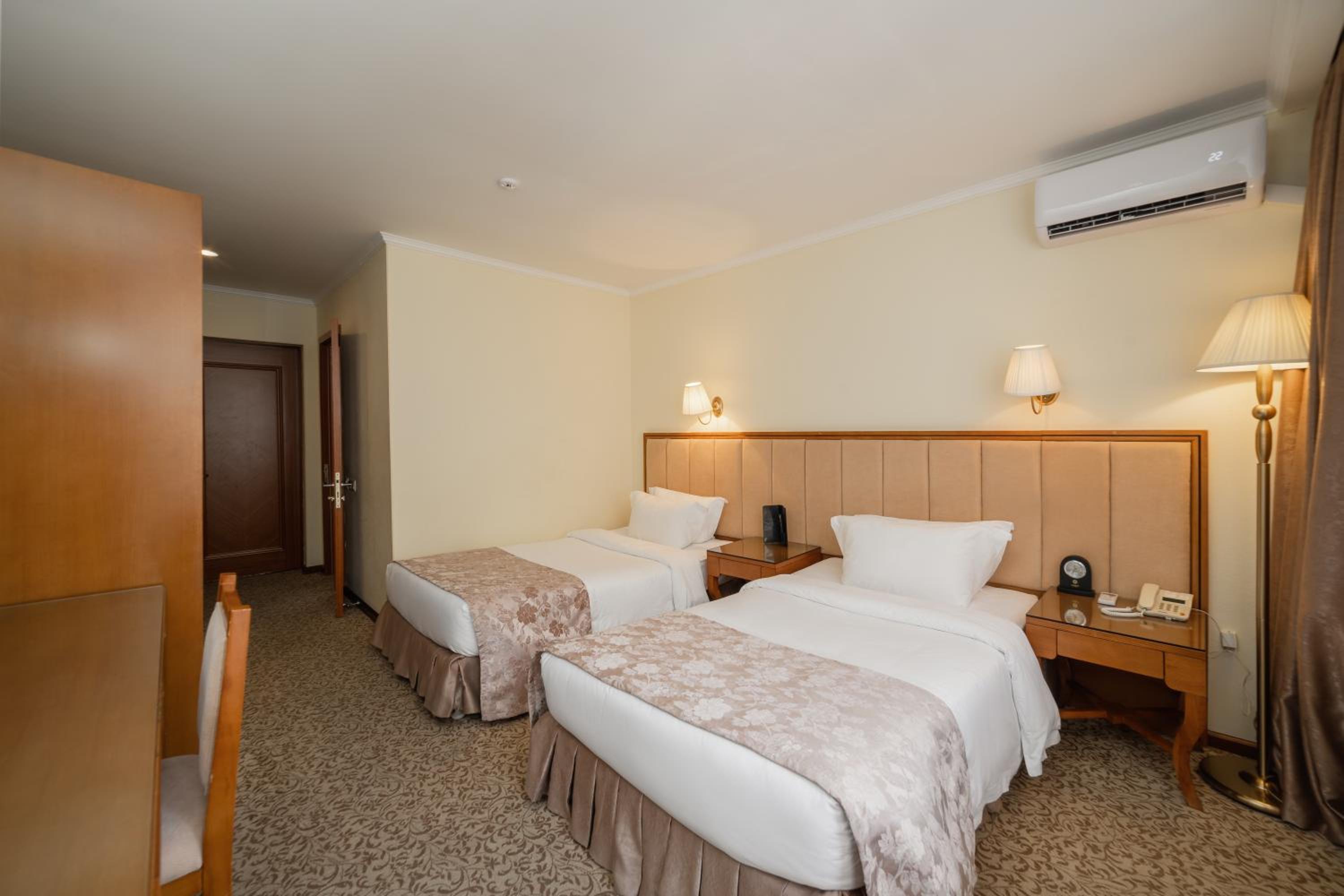 Twin Room with Balcony - Photo 1