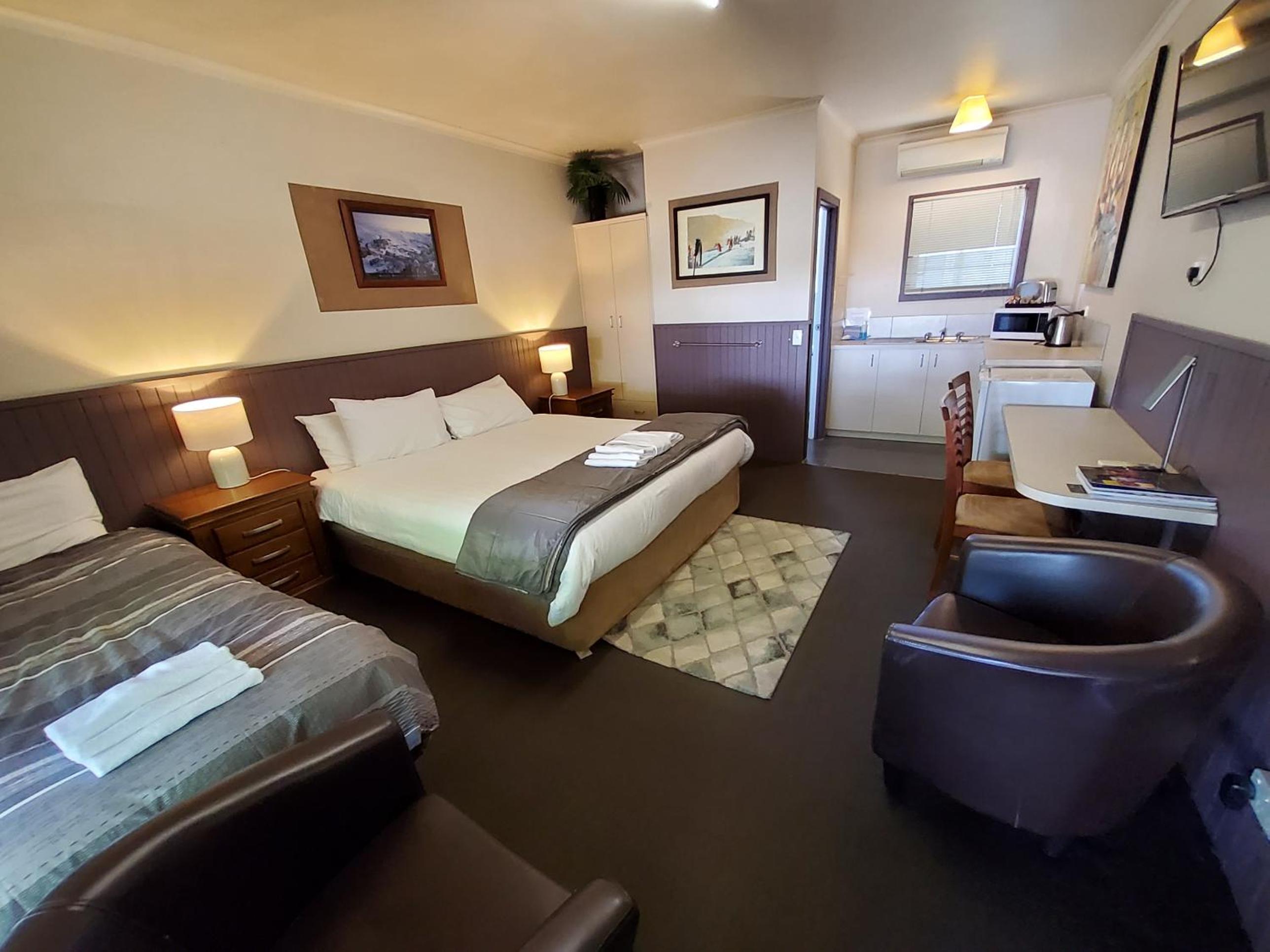 Deluxe King Room photo 2