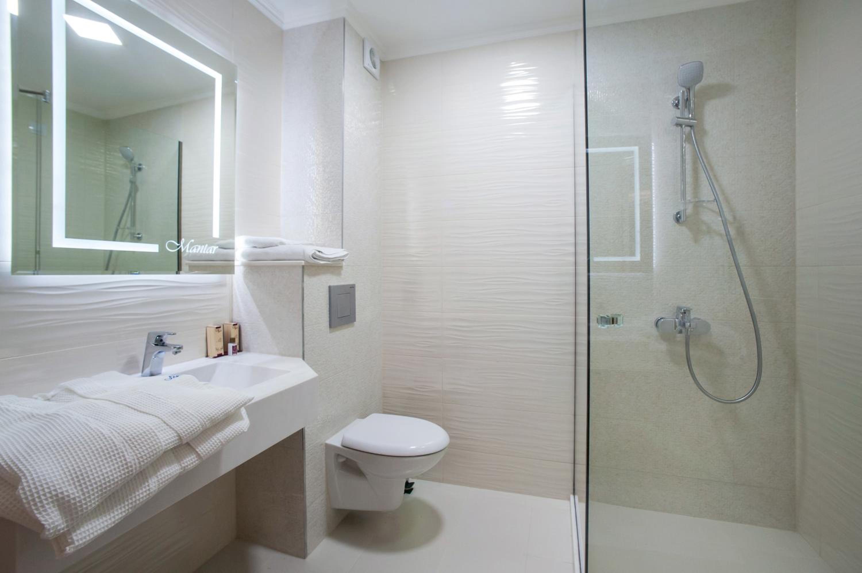 Deluxe Double Room with Mountain View (2 adults + 2 children) - Photo 4