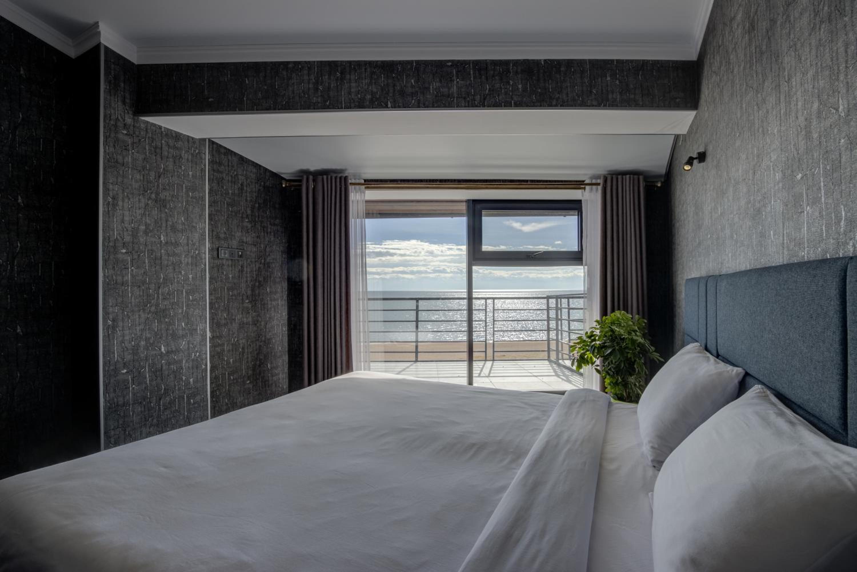 Standard Triple Room with Sea View photo 1