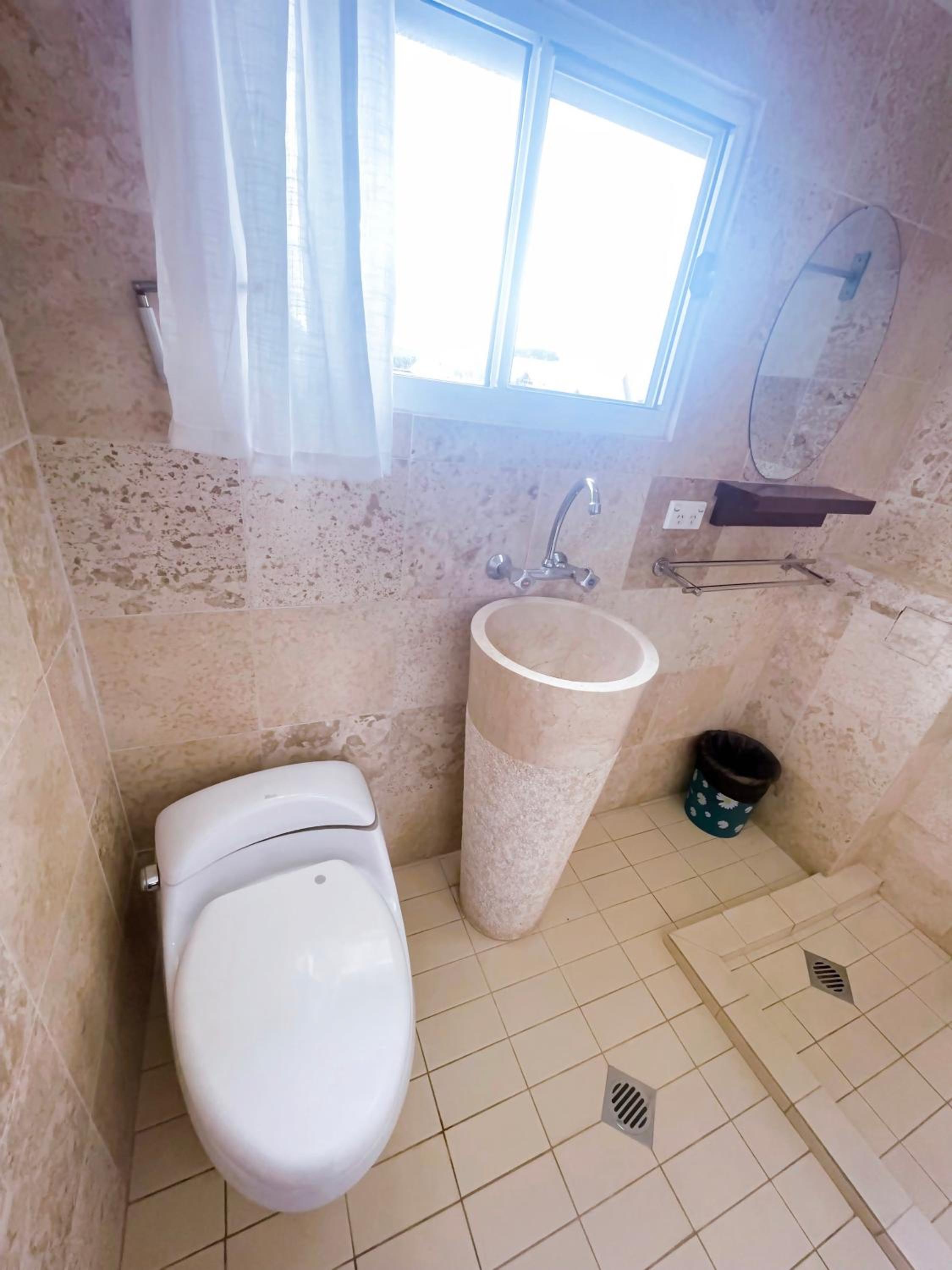 Queen Room with Balcony photo 2