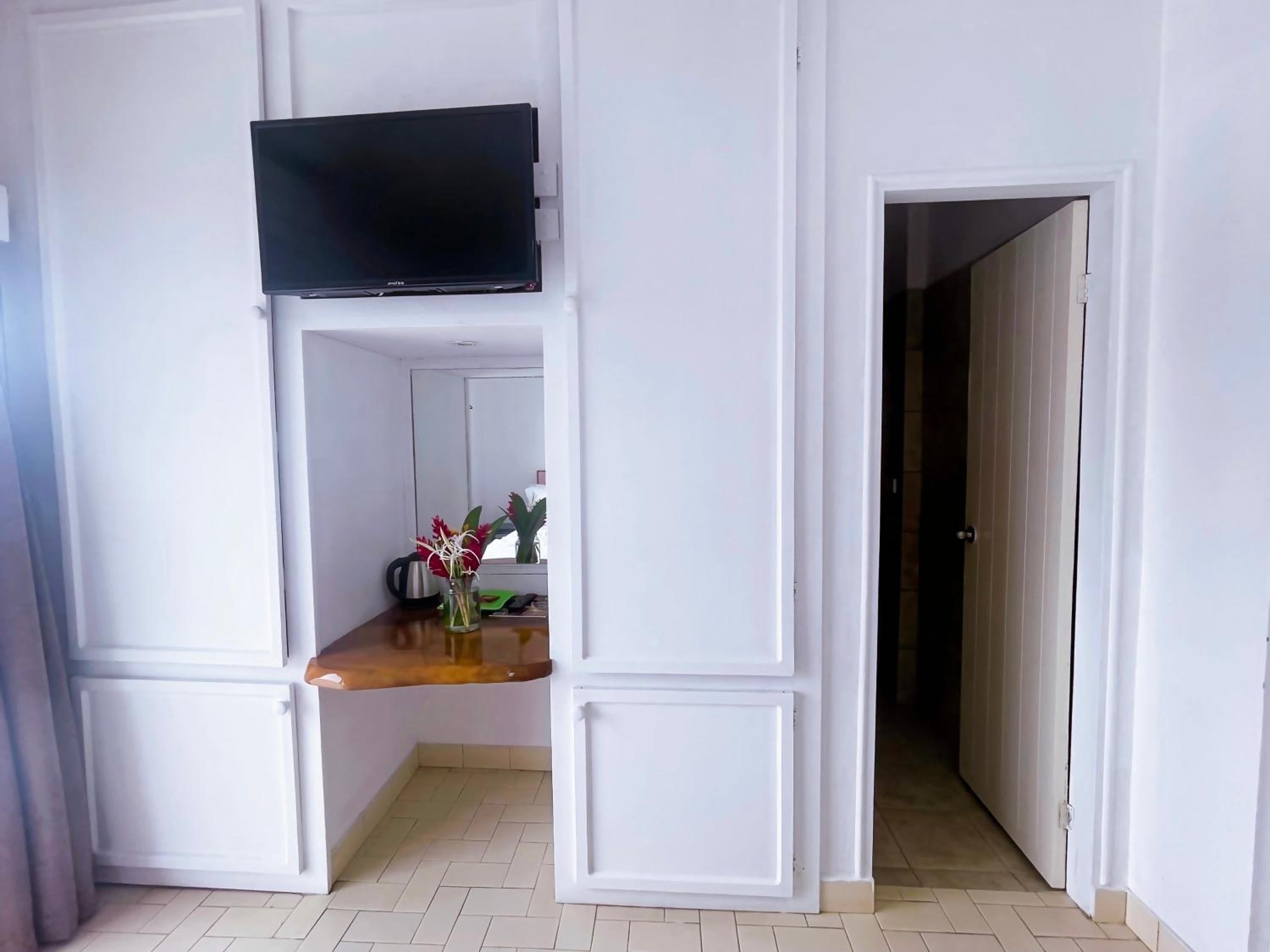 Two-Bedroom Suite - Photo 2