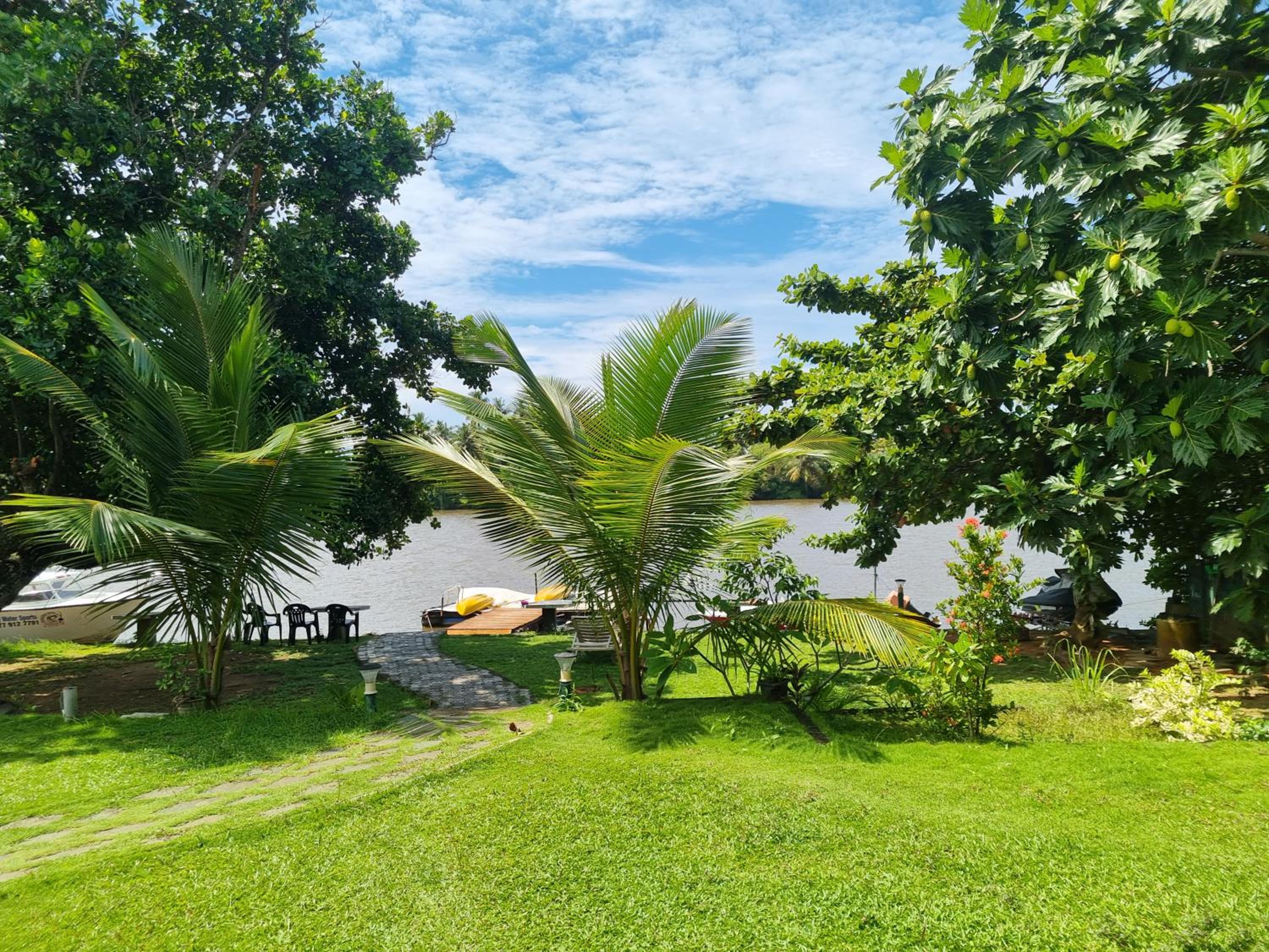 Double or Twin Room with Lake View photo 2