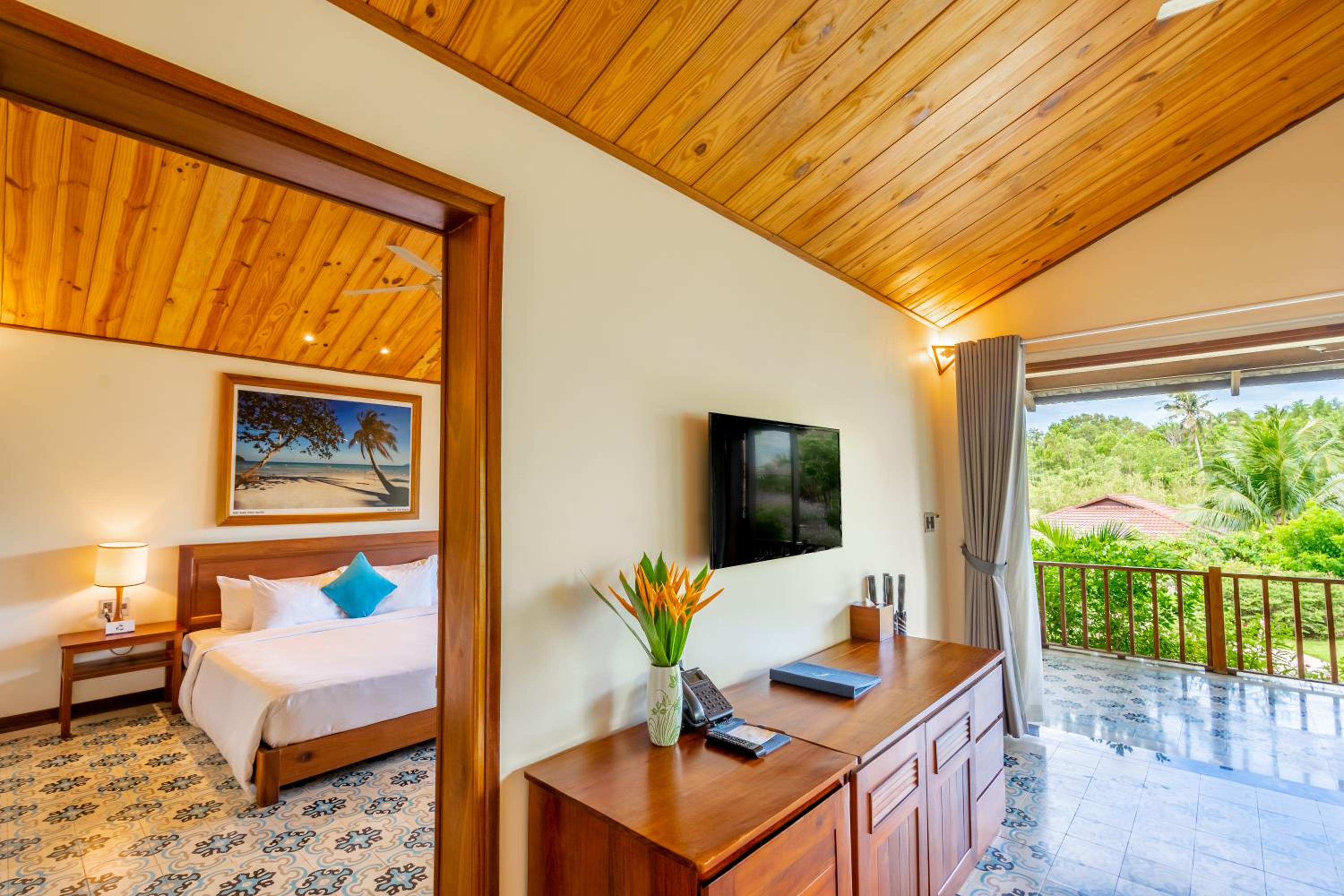 Villa 2 Bedroom 1 Living Room with Balcony photo 3