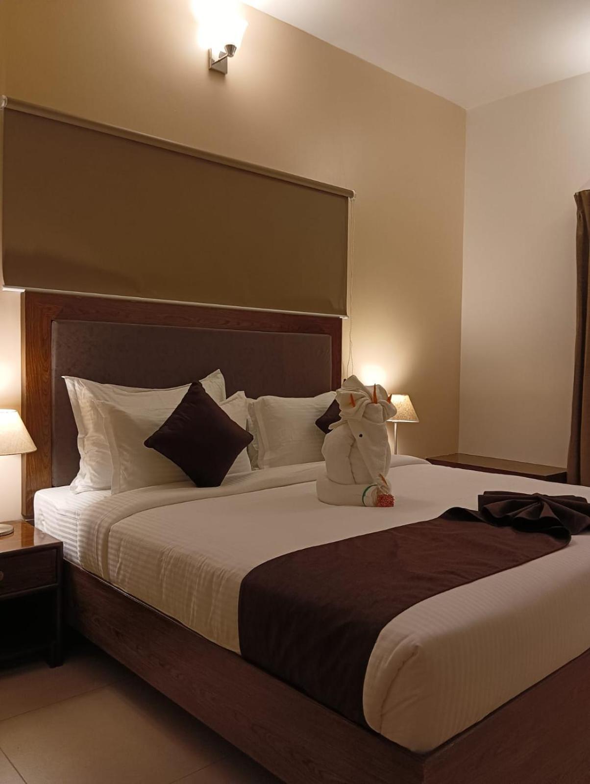 Standard King Room - Photo 5