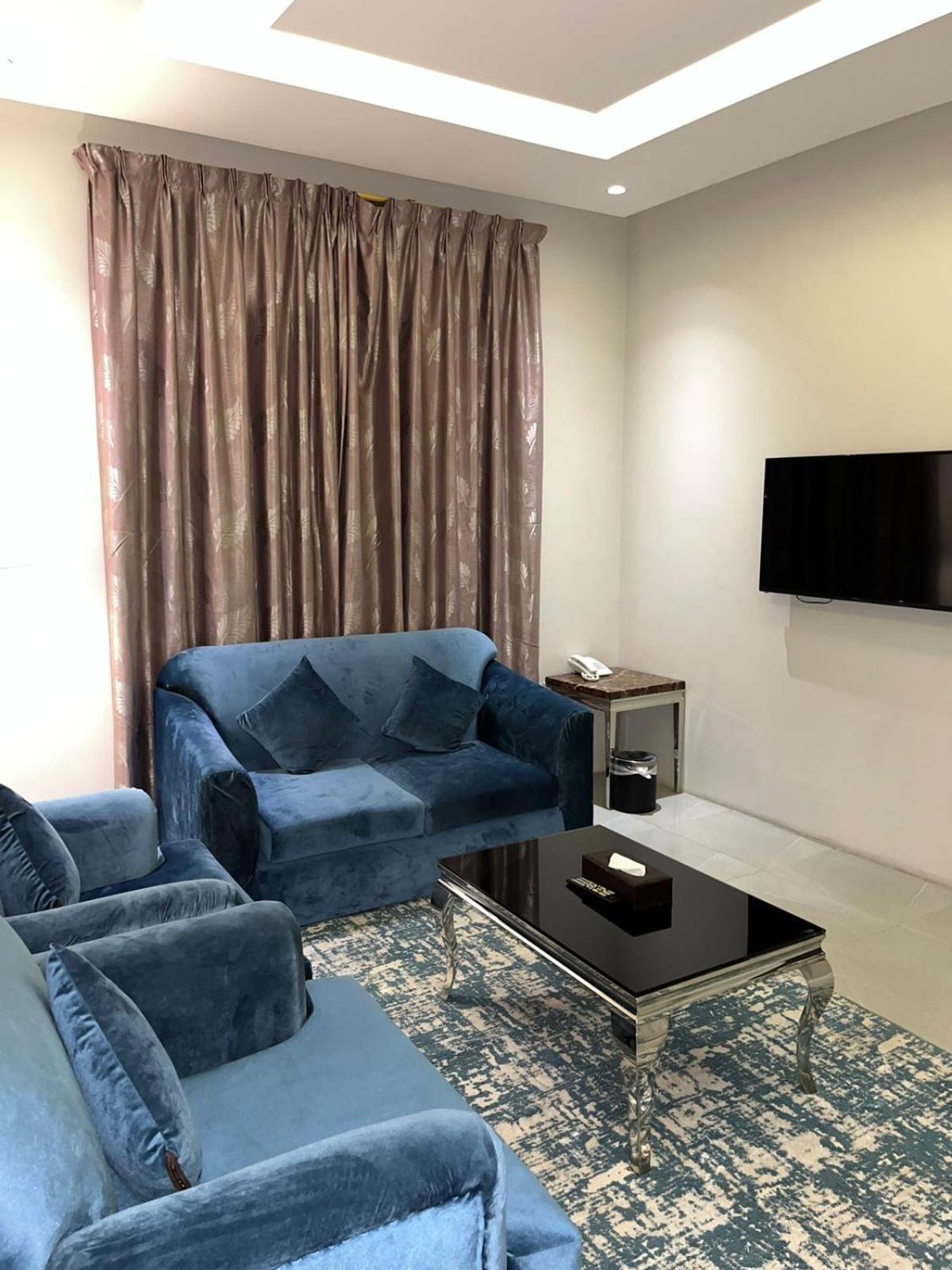 One-Bedroom Apartment - Photo 3