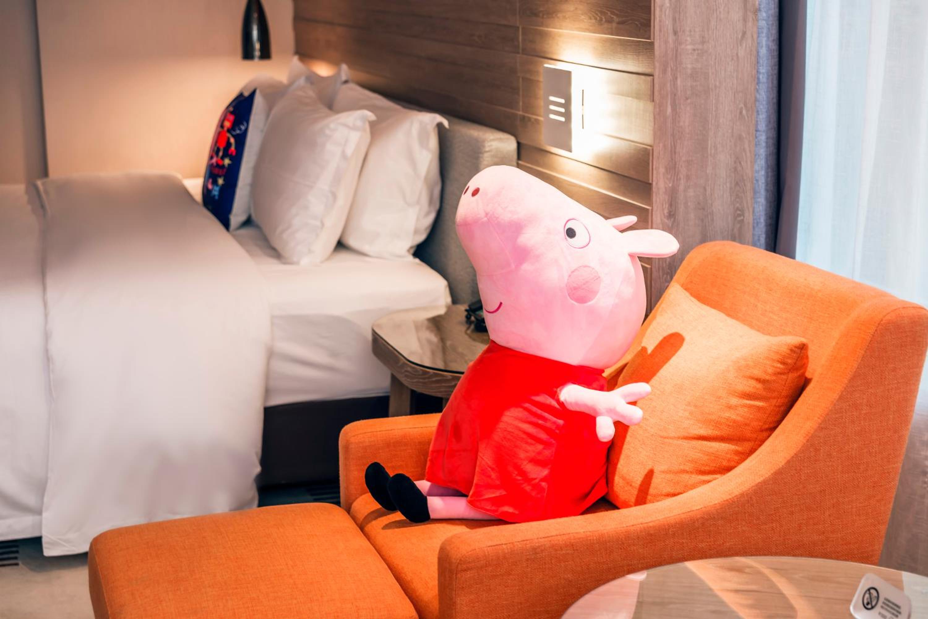 Premium King Room with One King and Bunk Bed - Photo 7