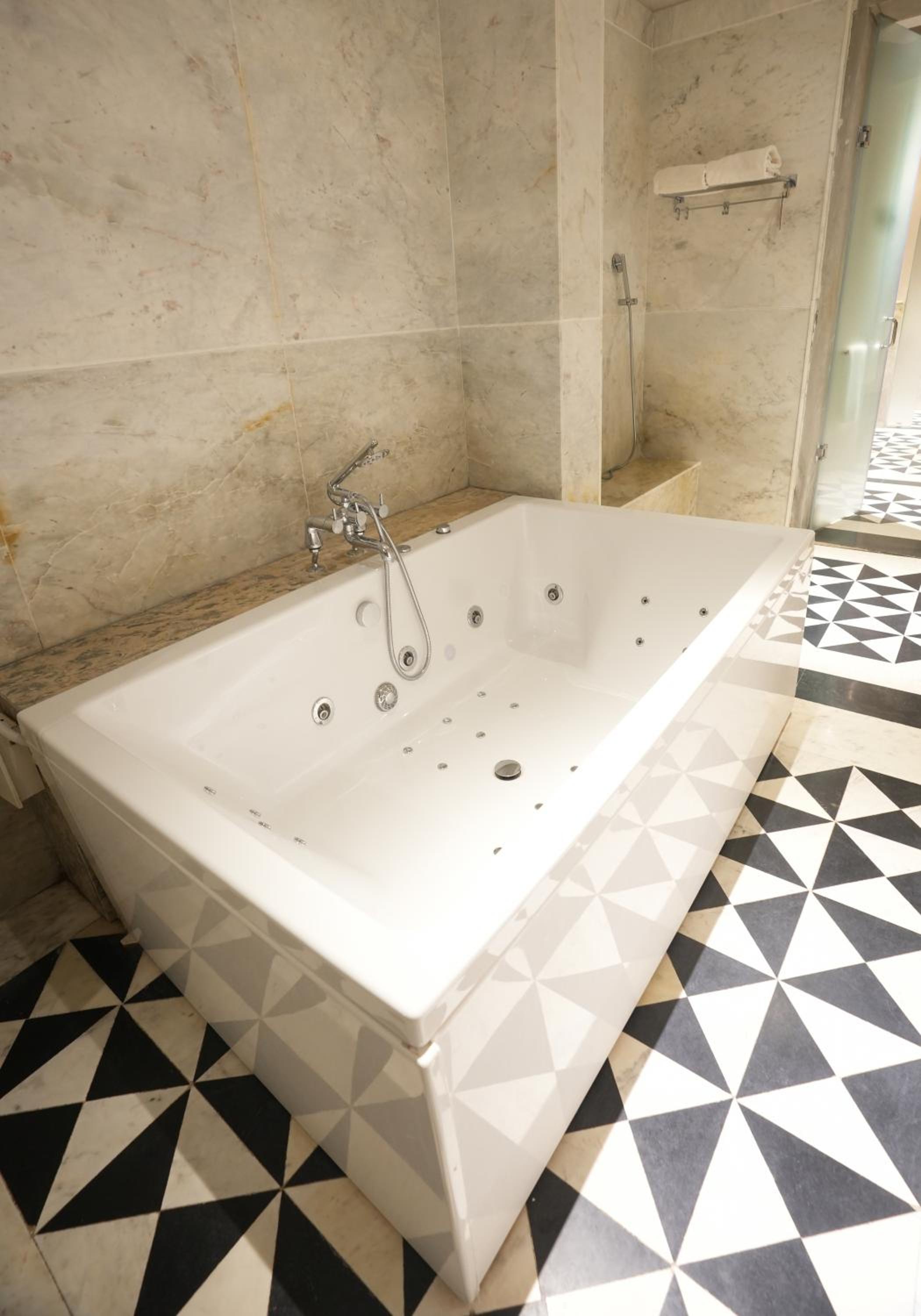 Luxury Villa With Jacuzzi photo 3