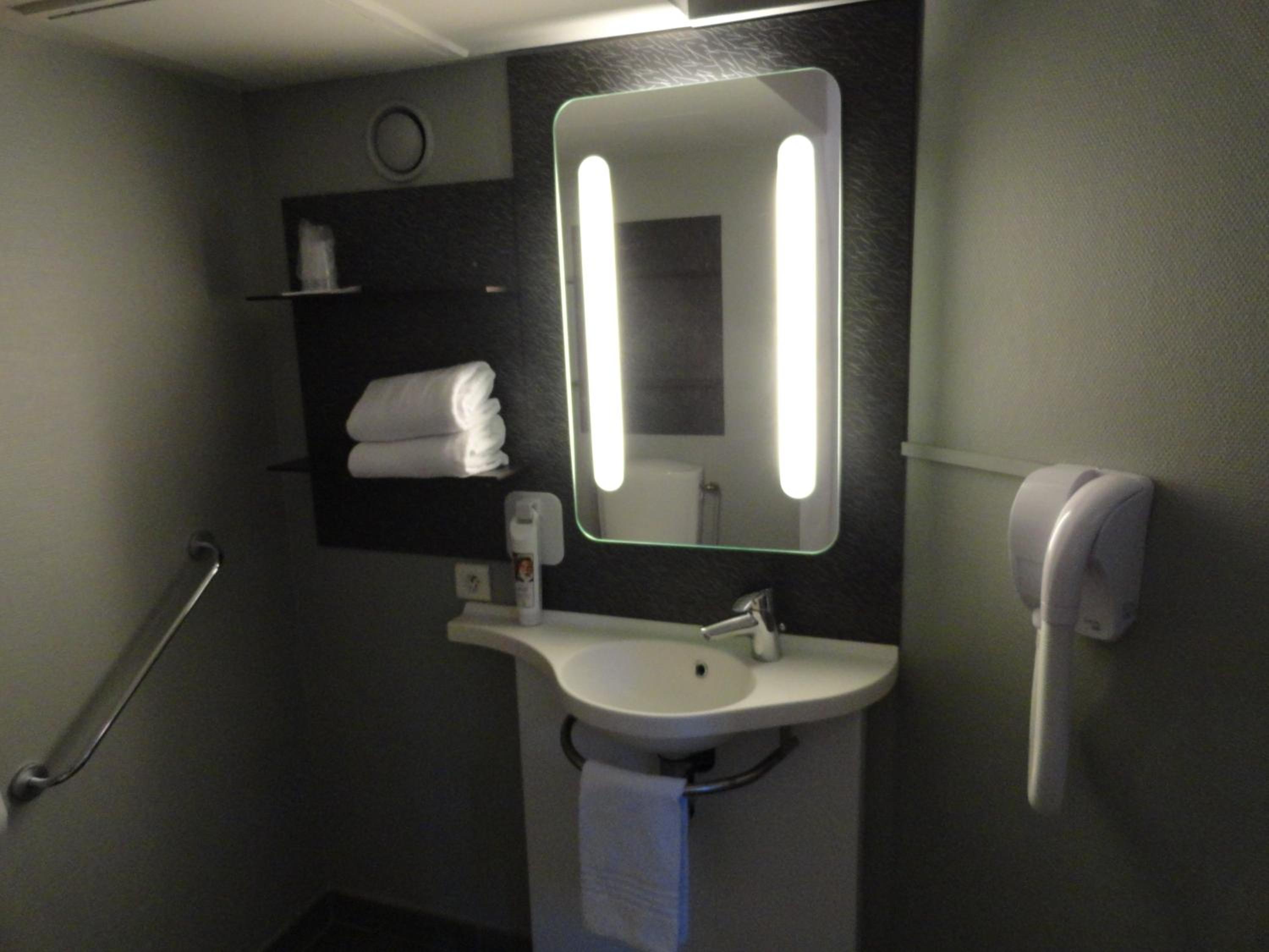 Standard Double Room with Double Bed - Photo 2