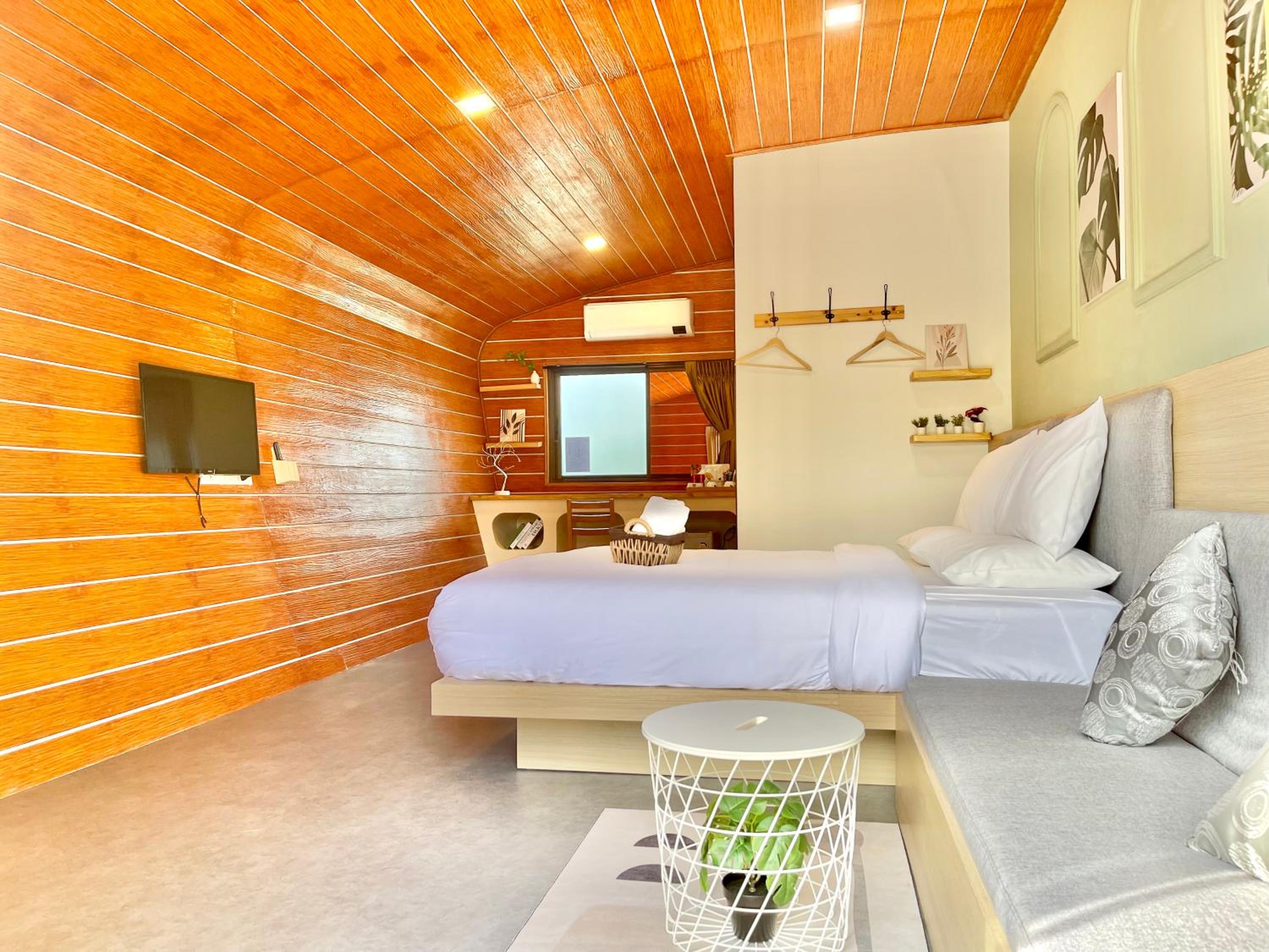 King Room with Garden View - Photo 11