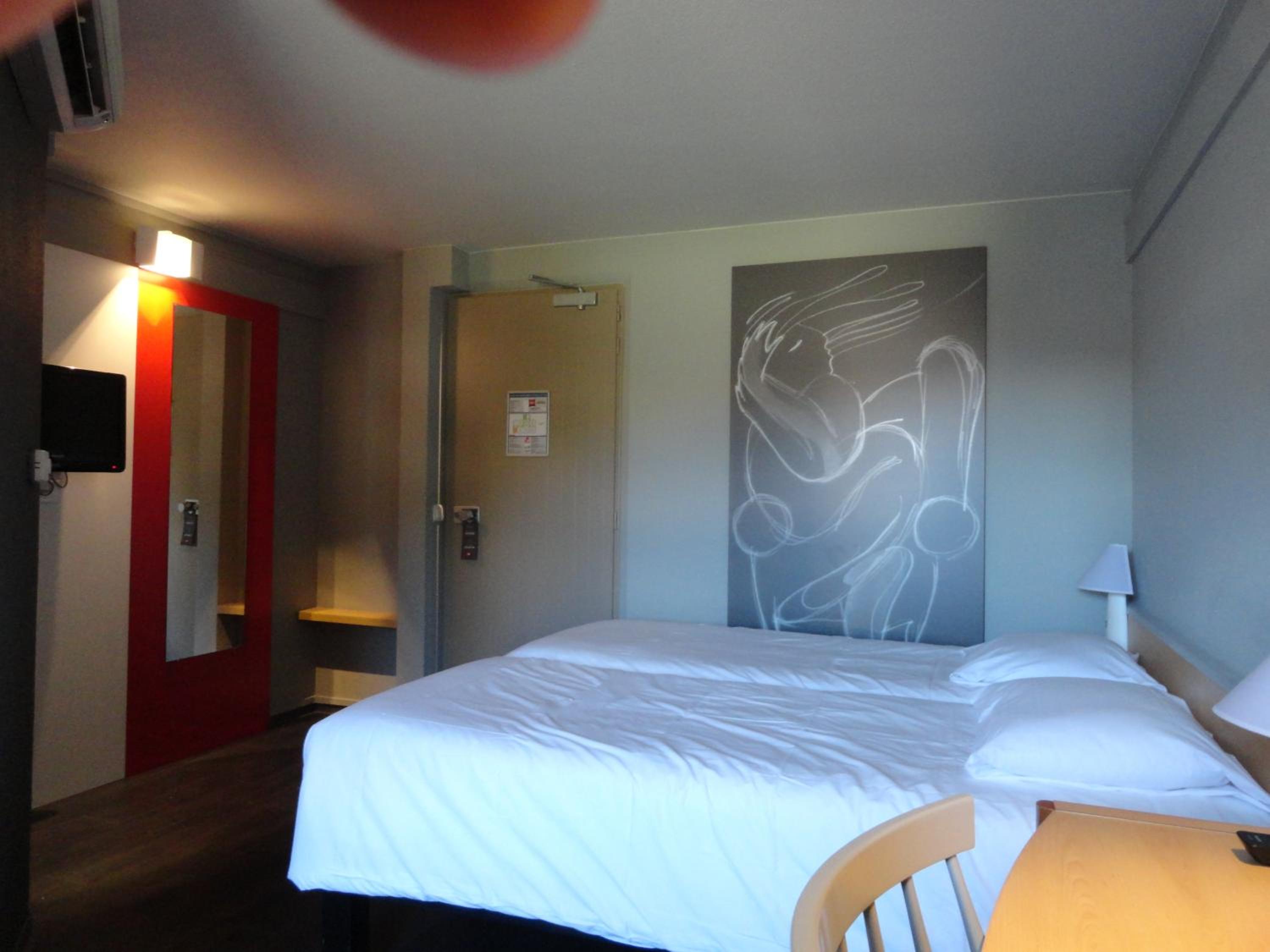 Standard Double Room with Two Single Beds - Photo 2