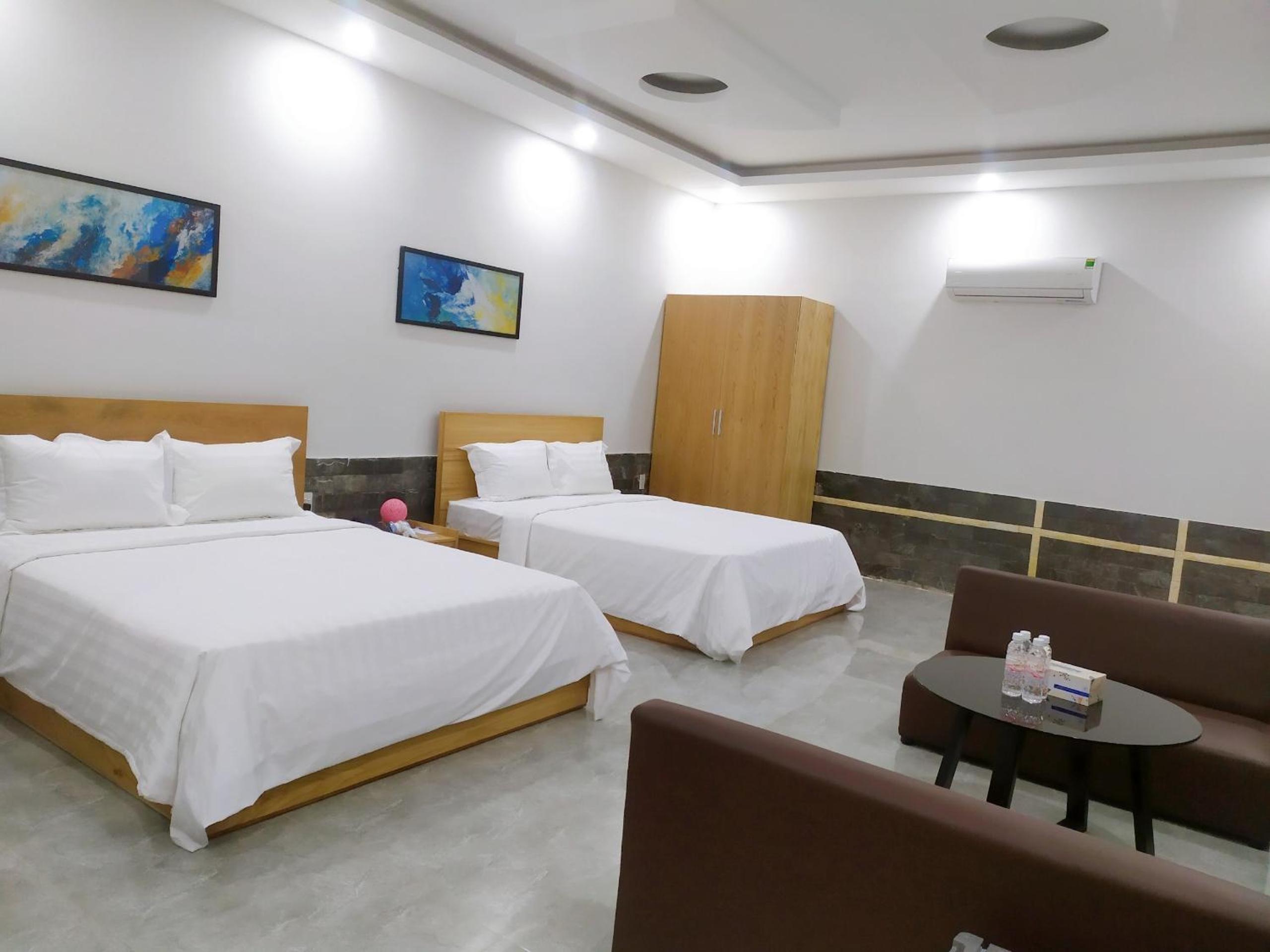 King Room with Two King Beds photo 2