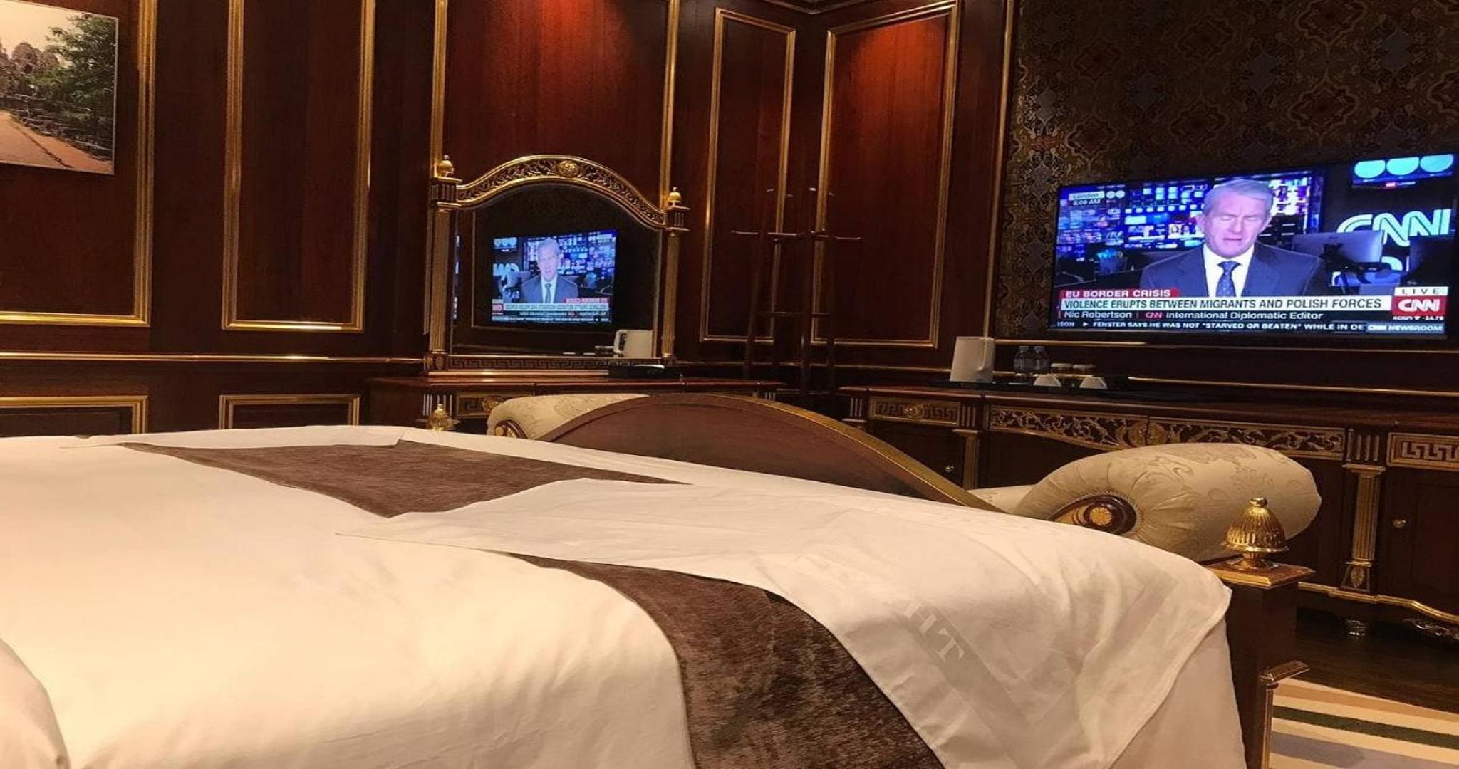 Golden Suite Room with City View - Photo 2