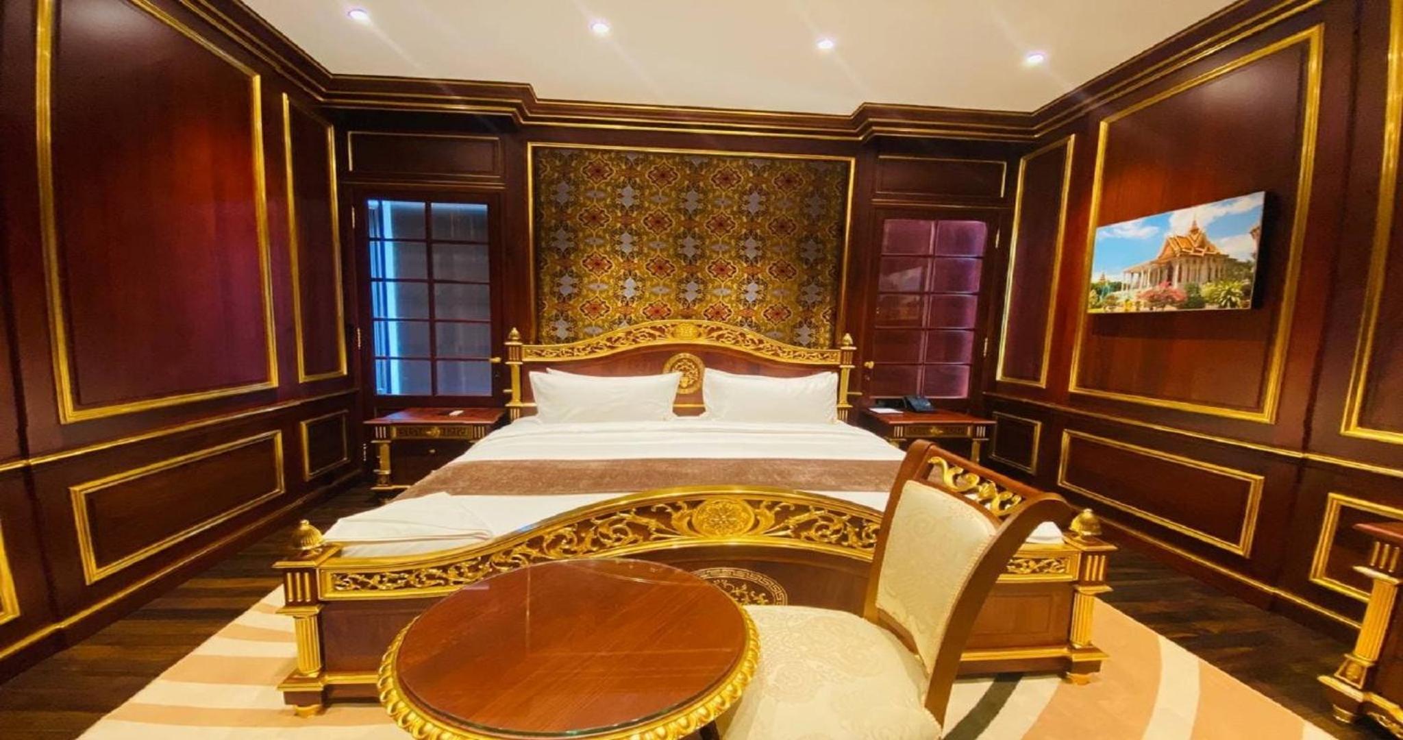 Golden Suite Room with City View - Photo 7