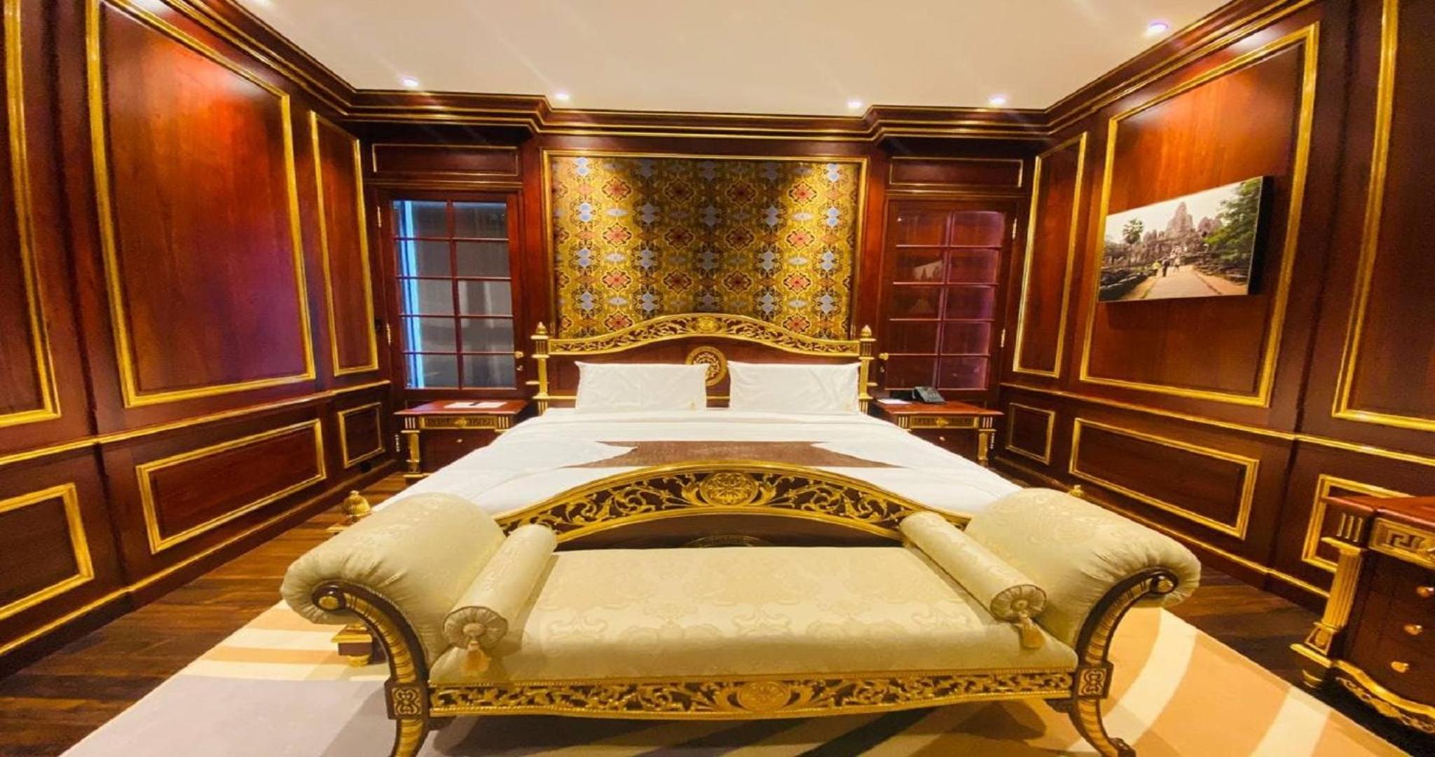 Golden Suite Room with City View - Photo 8
