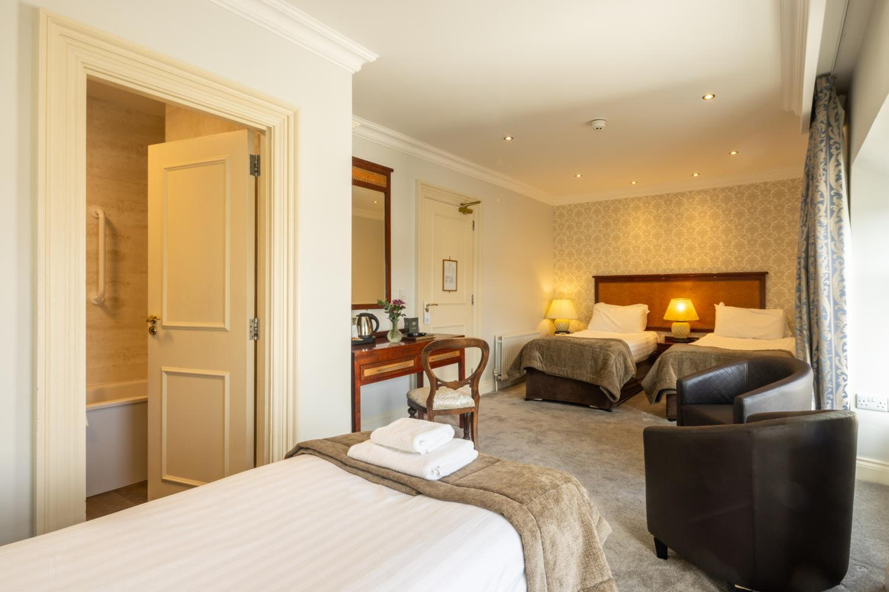 Twin Room - Photo 1
