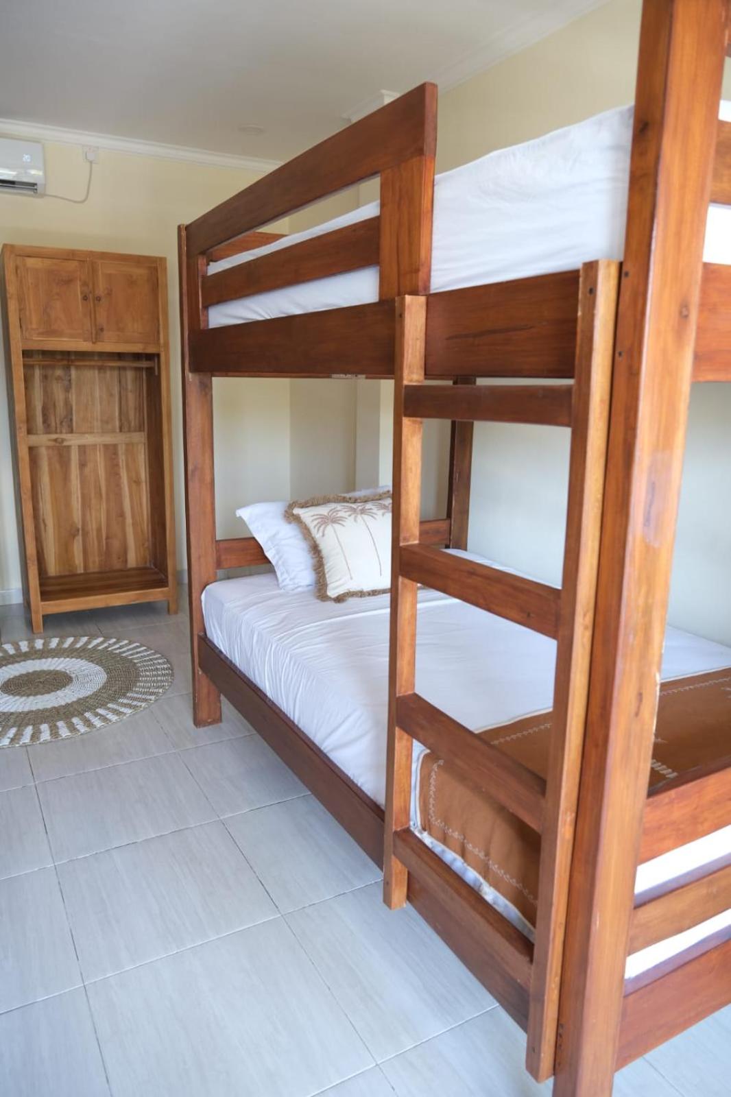 8 Beds Dorm Mixed