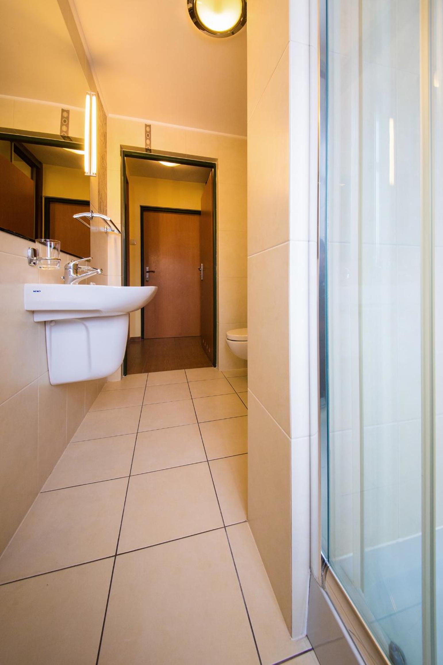 Double or Twin Room - Photo 8