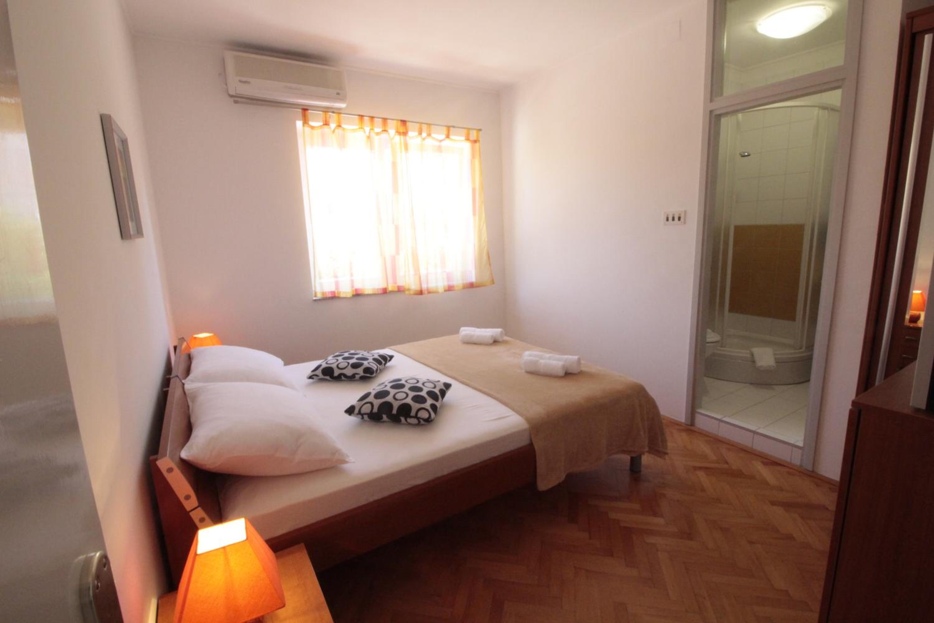 Double Room - Photo 11