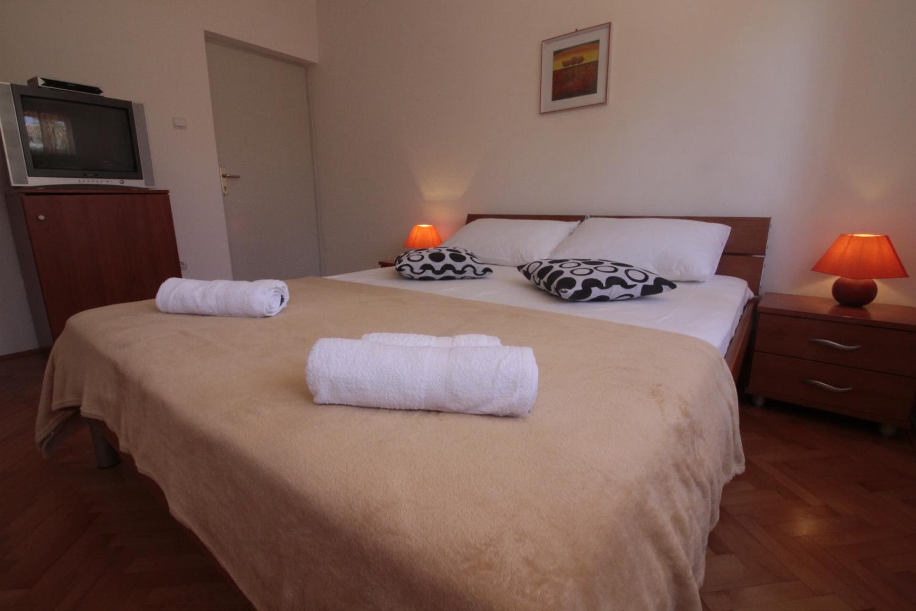 Double Room - Photo 12