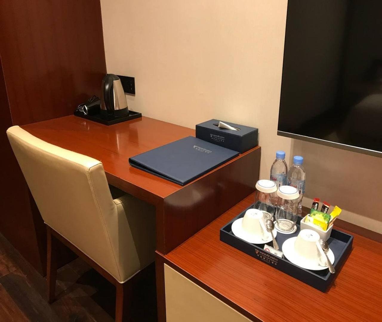 Family Suite with City View - Photo 3