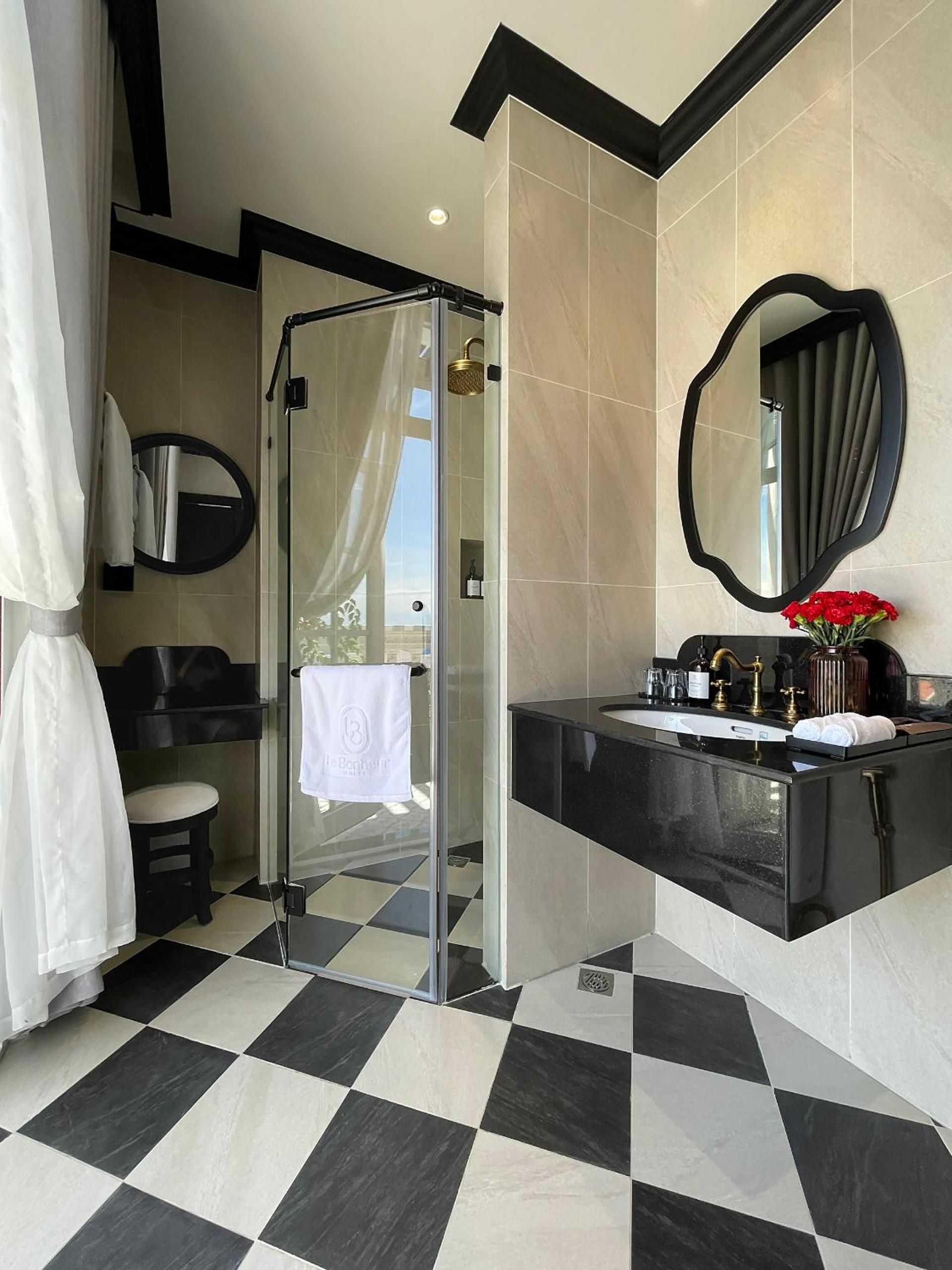 Suite - Photo 2