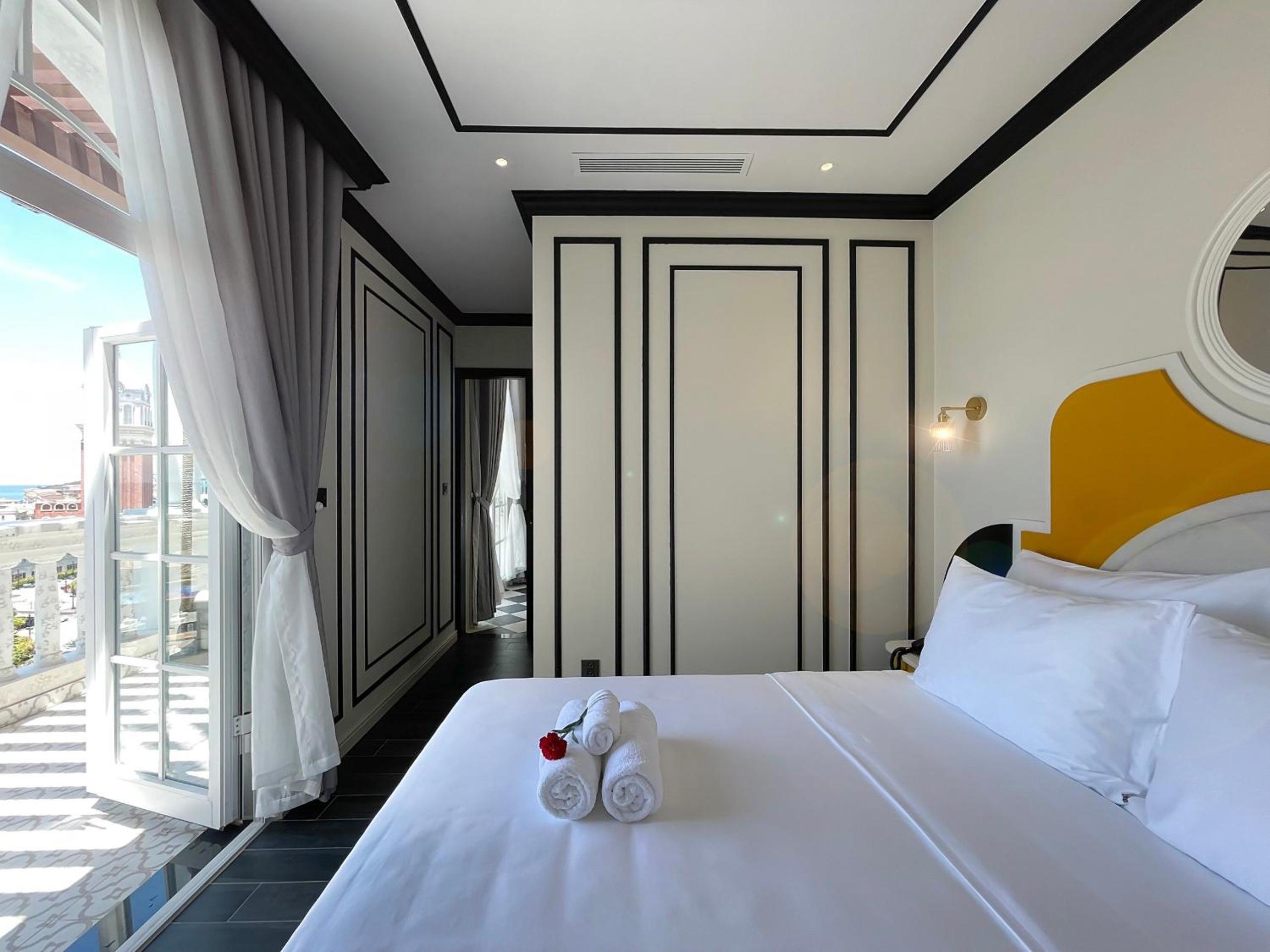 Suite - Photo 3