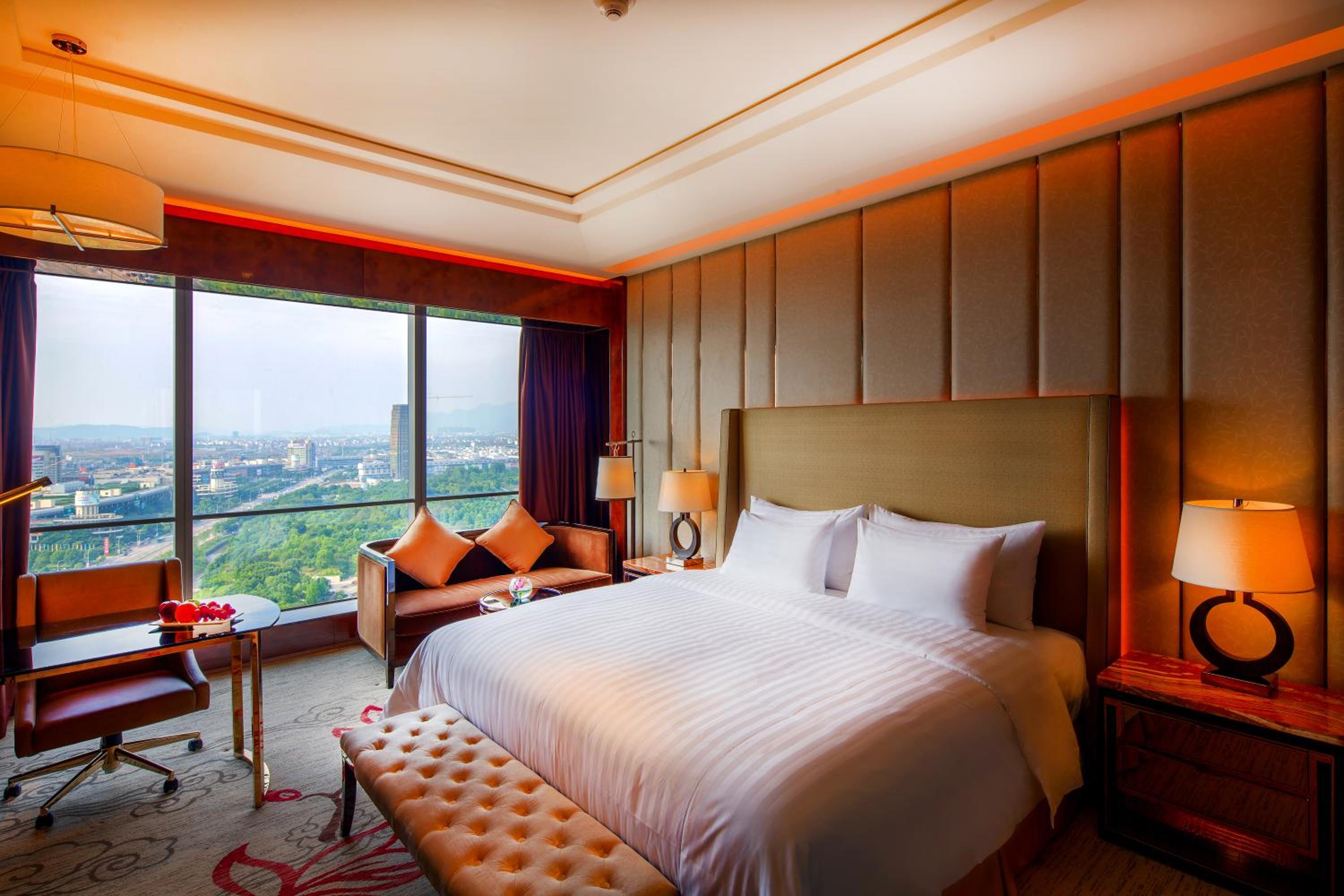 Deluxe Queen Room