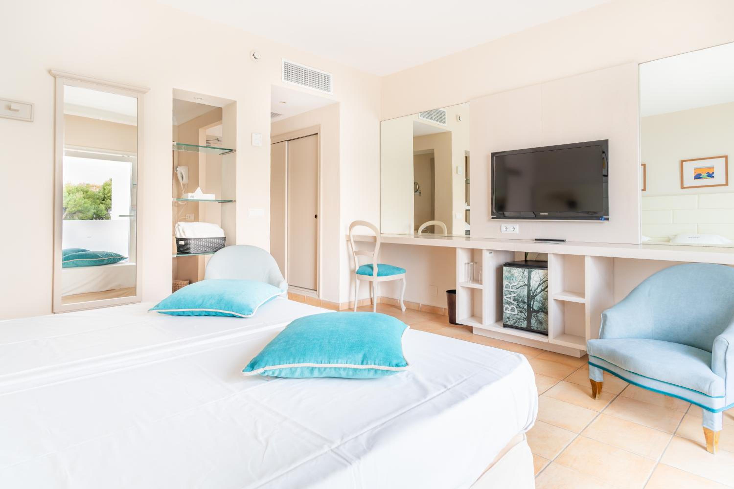 Superior Double or Twin Room with Sea View photo 3
