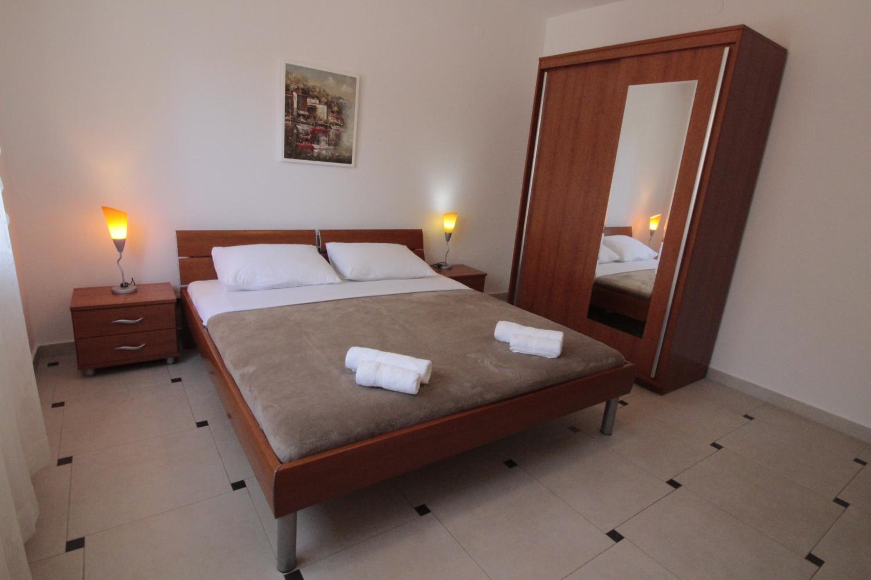 Double Room - Photo 7